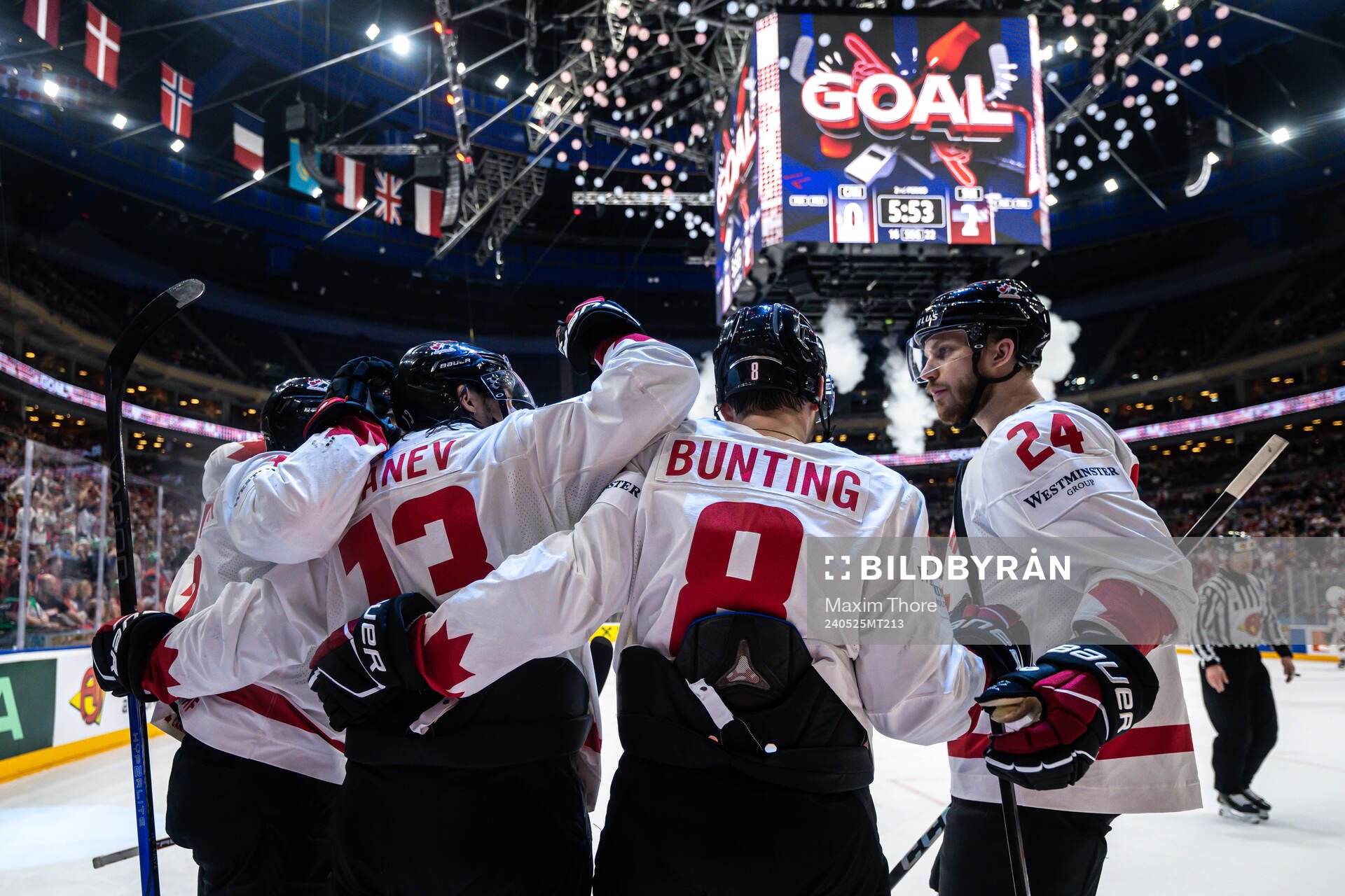 Brandon Tanev of Canada celebrate scoring the 1-2 goal with
