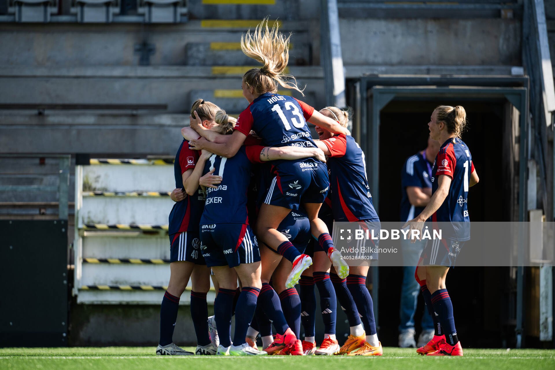 FC Rosengårds spelare jublar