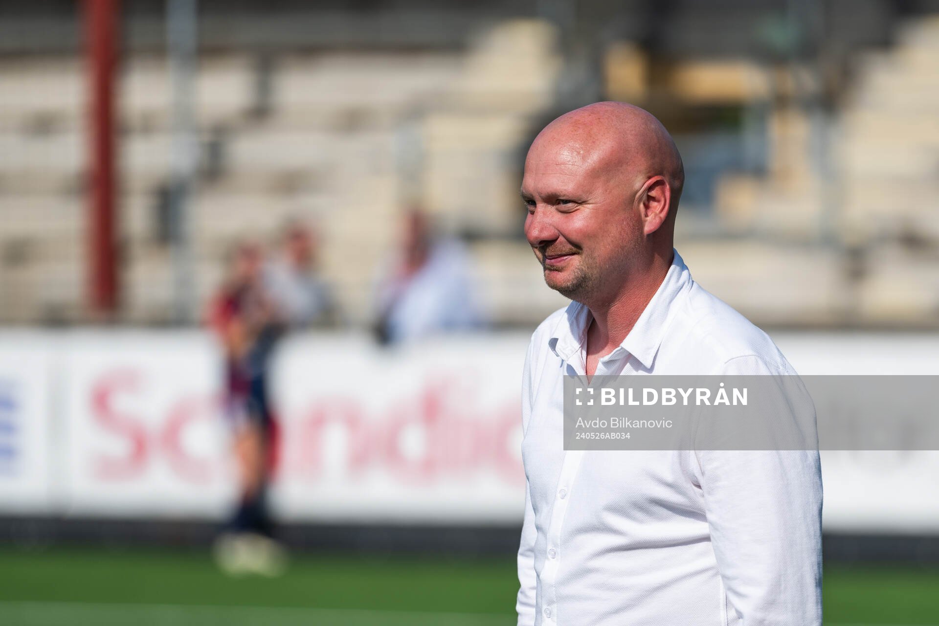 FC Rosengårds tränare Joel Kjetselberg visar glädje efter fotbollsmatchen i Damallsvenskan mellan FC Rosengård och Piteå den 26 maj 2024 i Malmö.