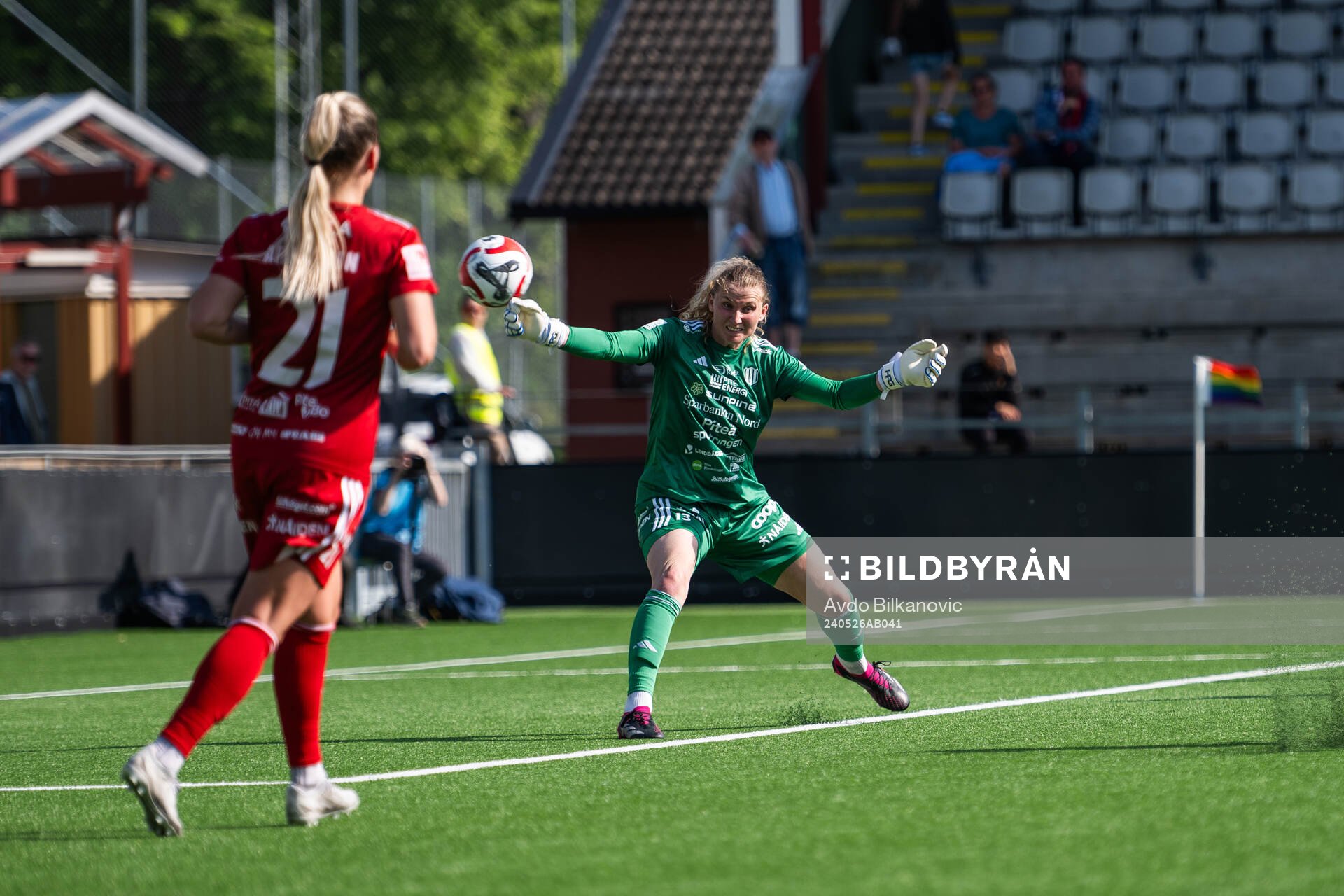 FC Rosengårds Olivia Schough (ej på bild) skjuter in 3-0