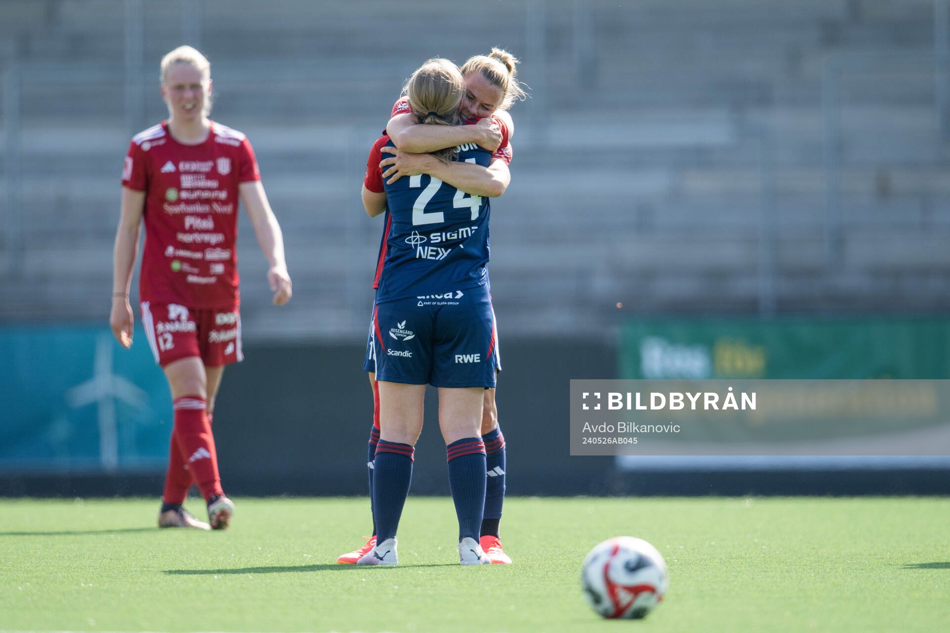 FC Rosengårds Hanna Andersson och Jessica Wik jublar med