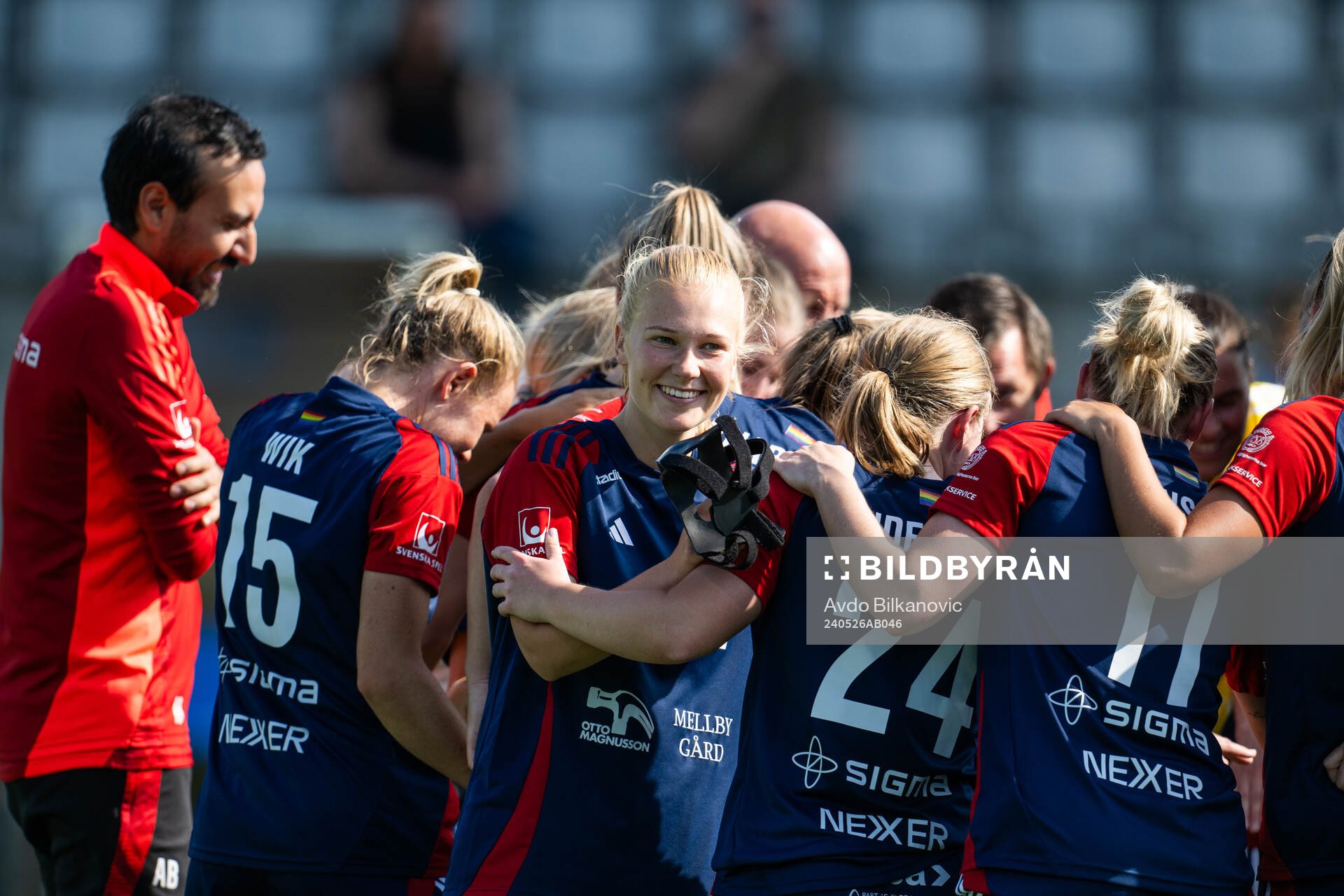 FC Rosengårds Sofie Bruun Bredgaard jublar efter slutsignalen under fotbollsmatchen i Damallsvenskan mellan FC Rosengård och Piteå den 26 maj 2024 i Malmö.