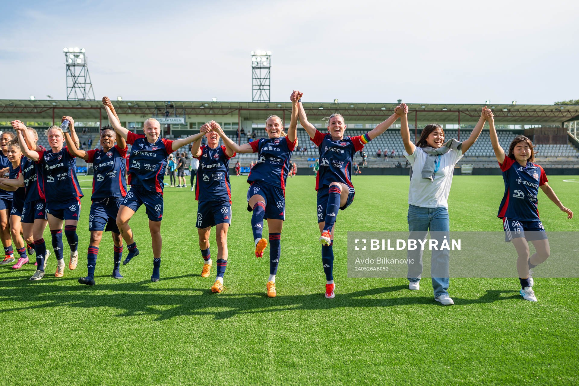 FC Rosengårds spelare jublar