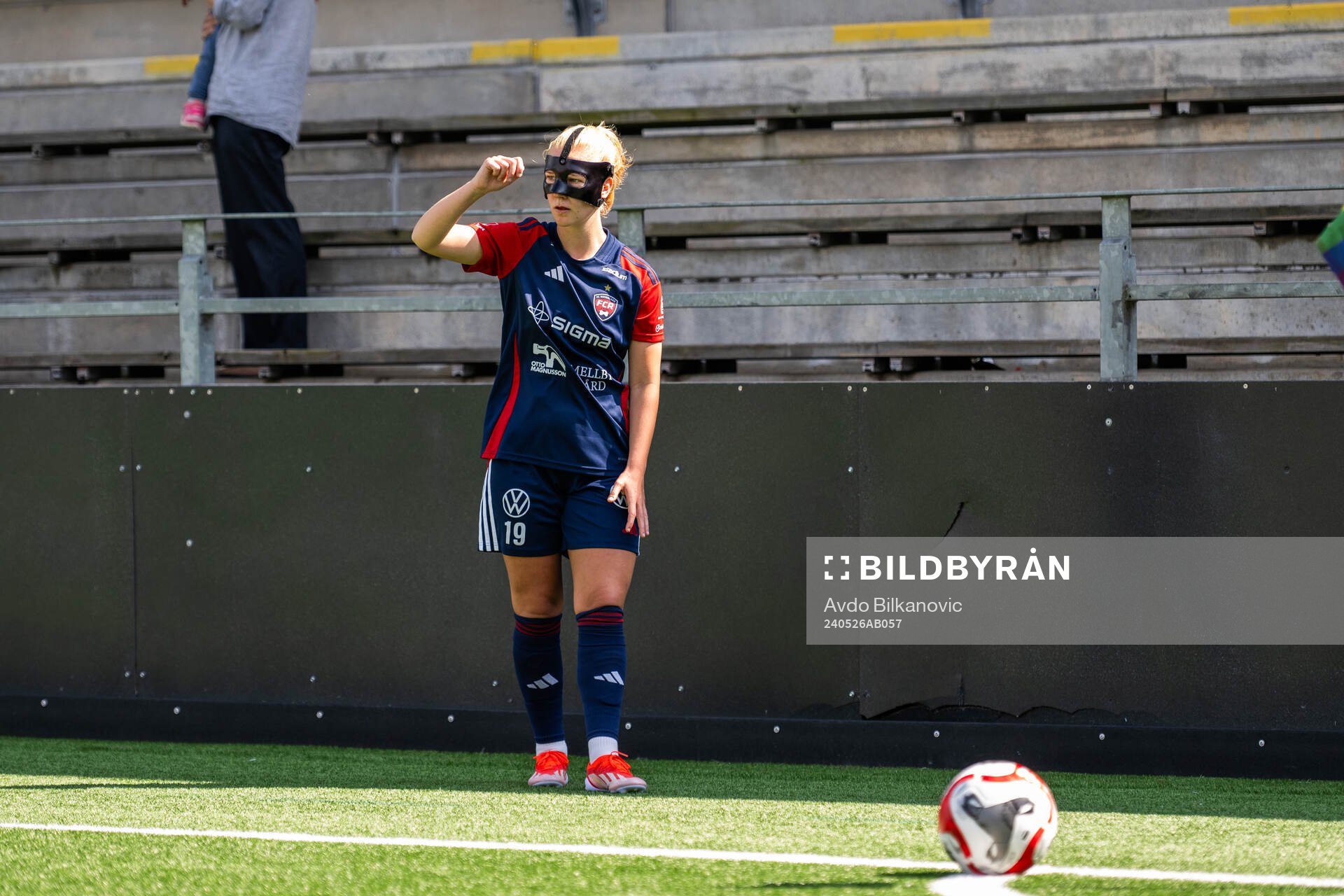FC Rosengårds Sofie Bruun Bredgaard med mask