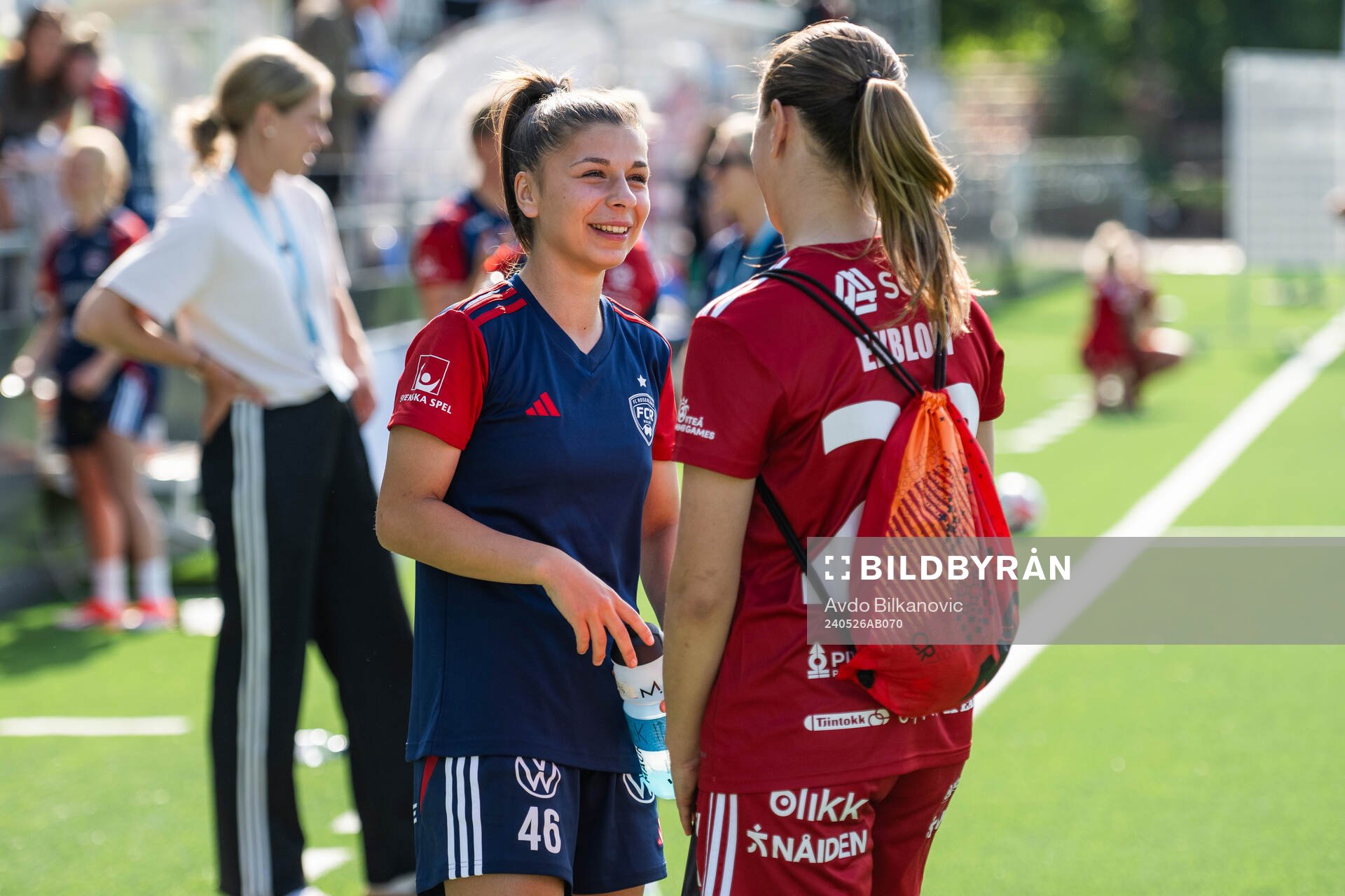 FC Rosengårds Mikaela Stojanovska och Piteås Matilda