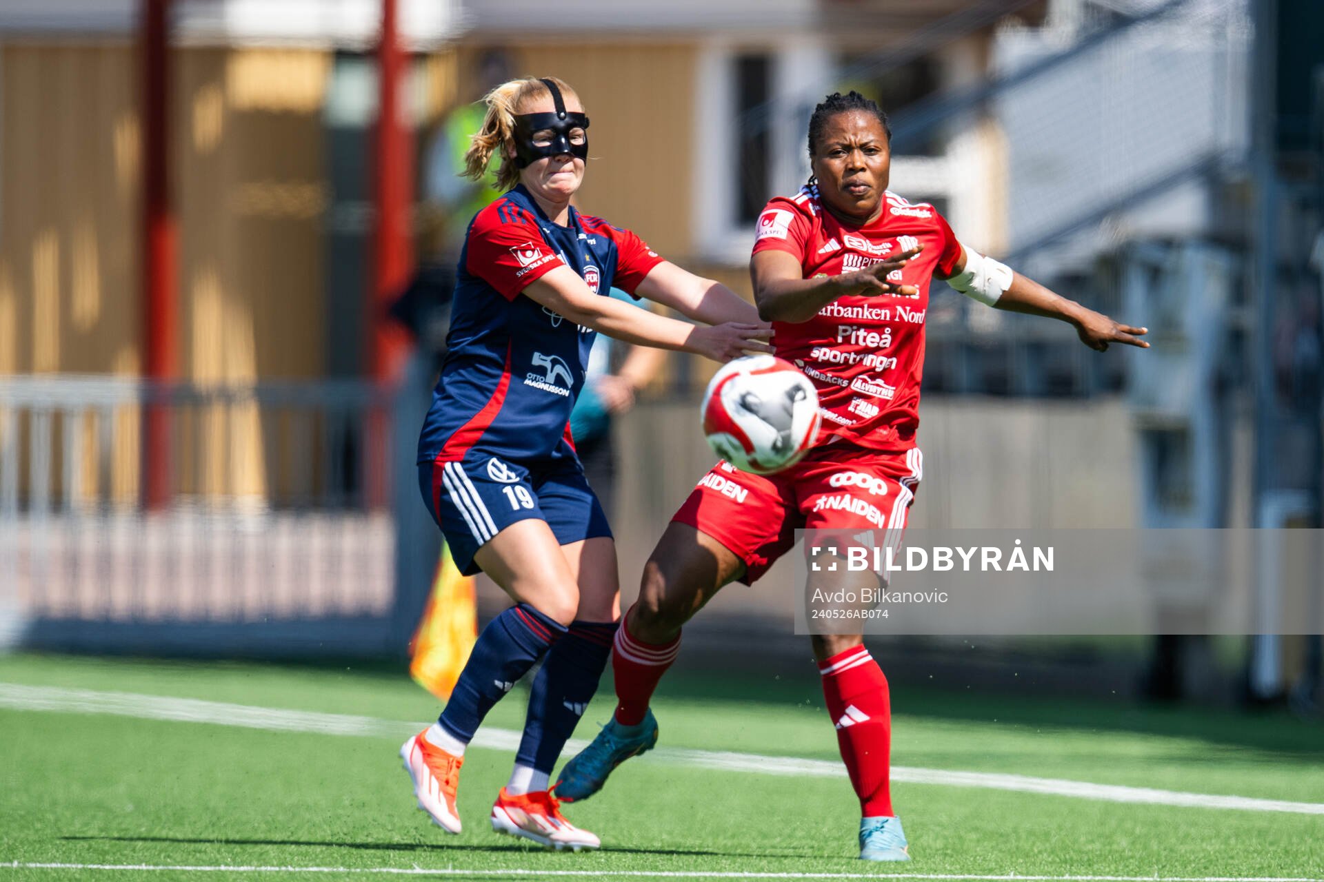 FC Rosengårds Sofie Bruun Bredgaard och Piteås Faith