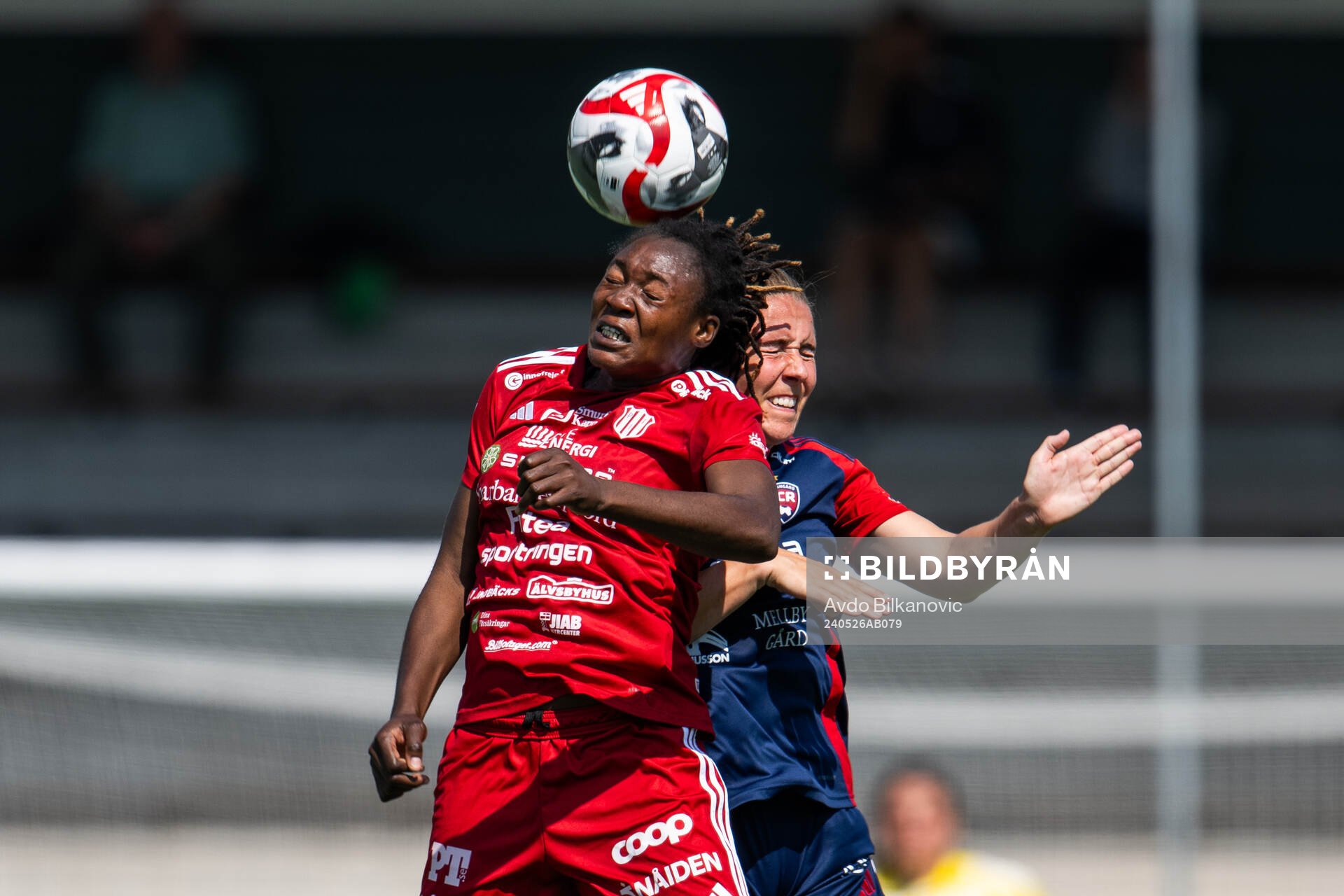 FC Rosengårds Gudrun Arnardottir i nickduell mot Piteås Anam Imo under fotbollsmatchen i Damallsvenskan mellan FC Rosengård och Piteå den 26 maj 2024 i Malmö.