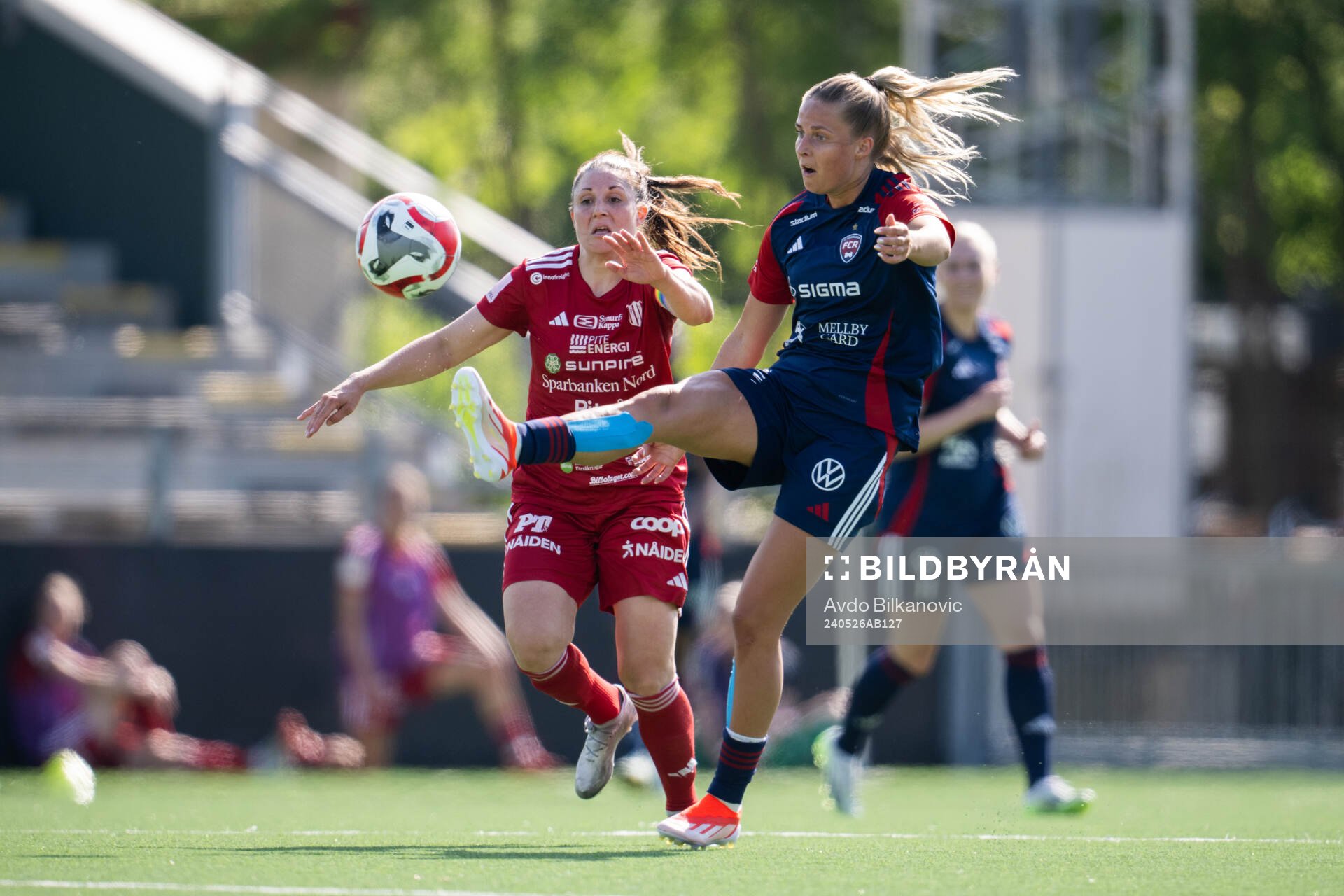 FC Rosengårds Olivia Holdt och Piteås Josefin Johansson