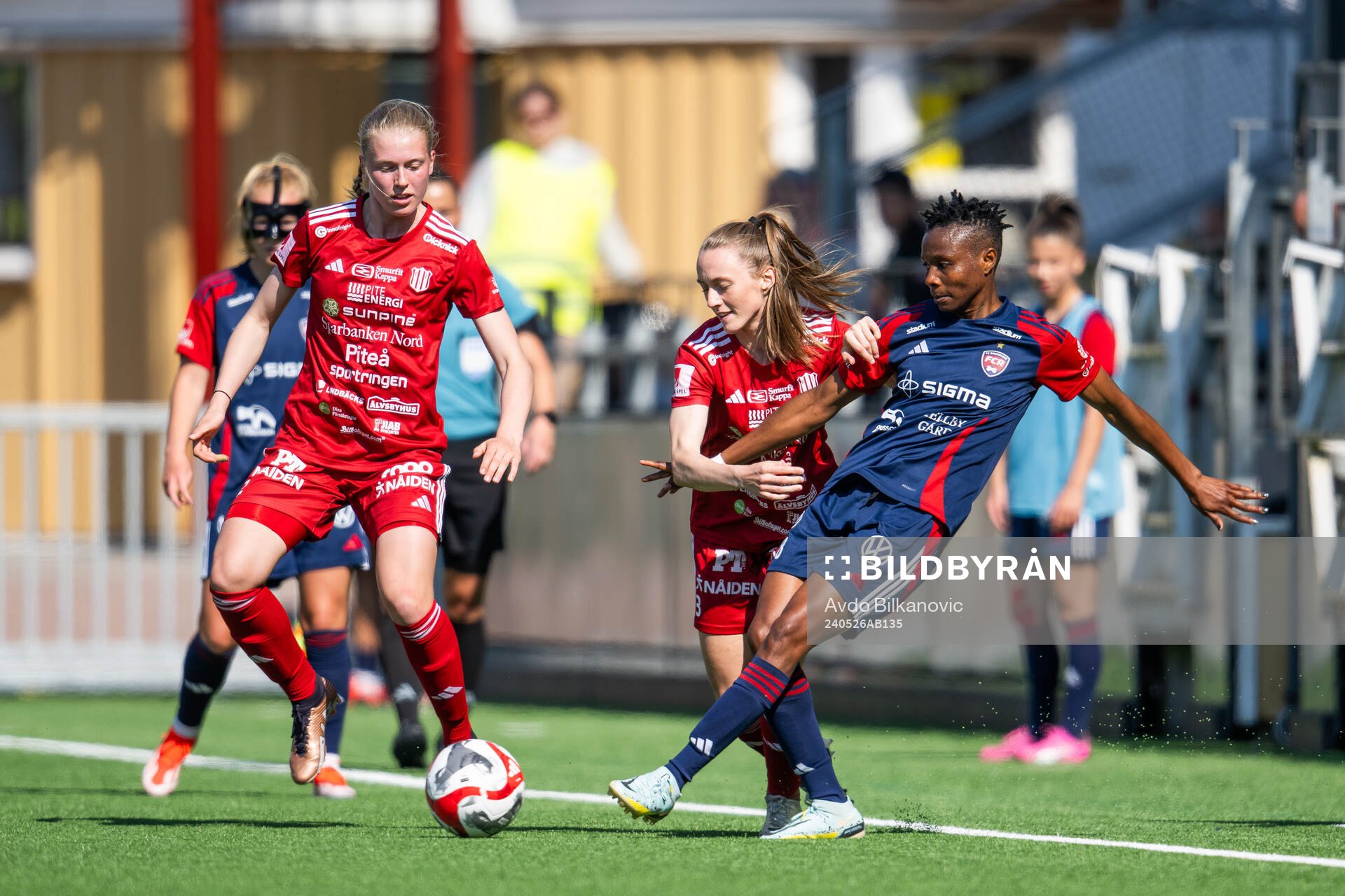 FC Rosengårds Halimatu Ibrahim Ayinde och Piteås Ásla