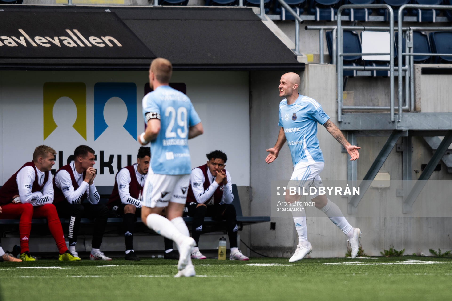 Gefles Anton Lundin jublar