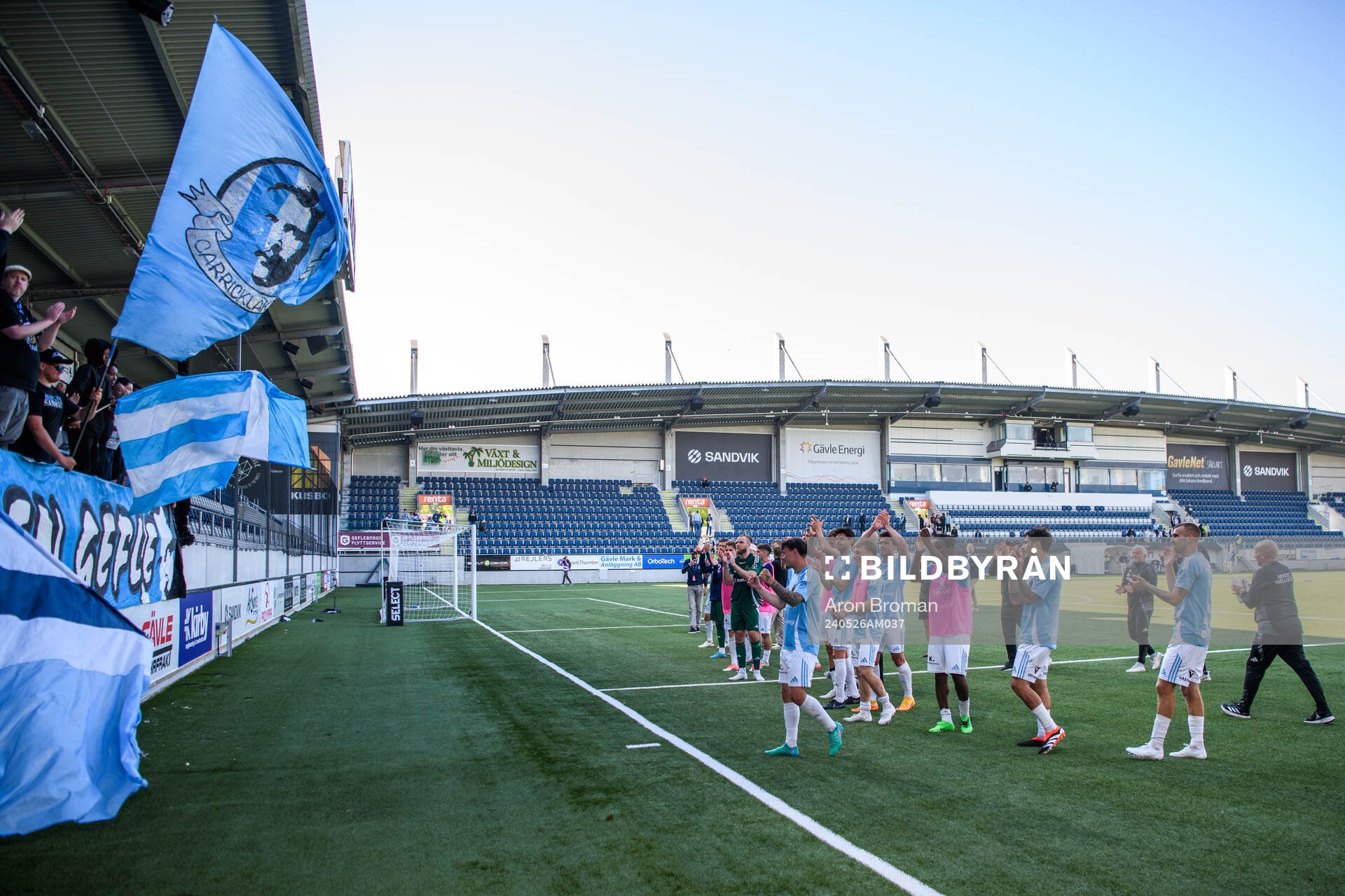 Gefles spelare jublar efter fotbollsmatchen i Superettan mellan Gefle och Örebro den 26 maj 2024 i Gävle. 