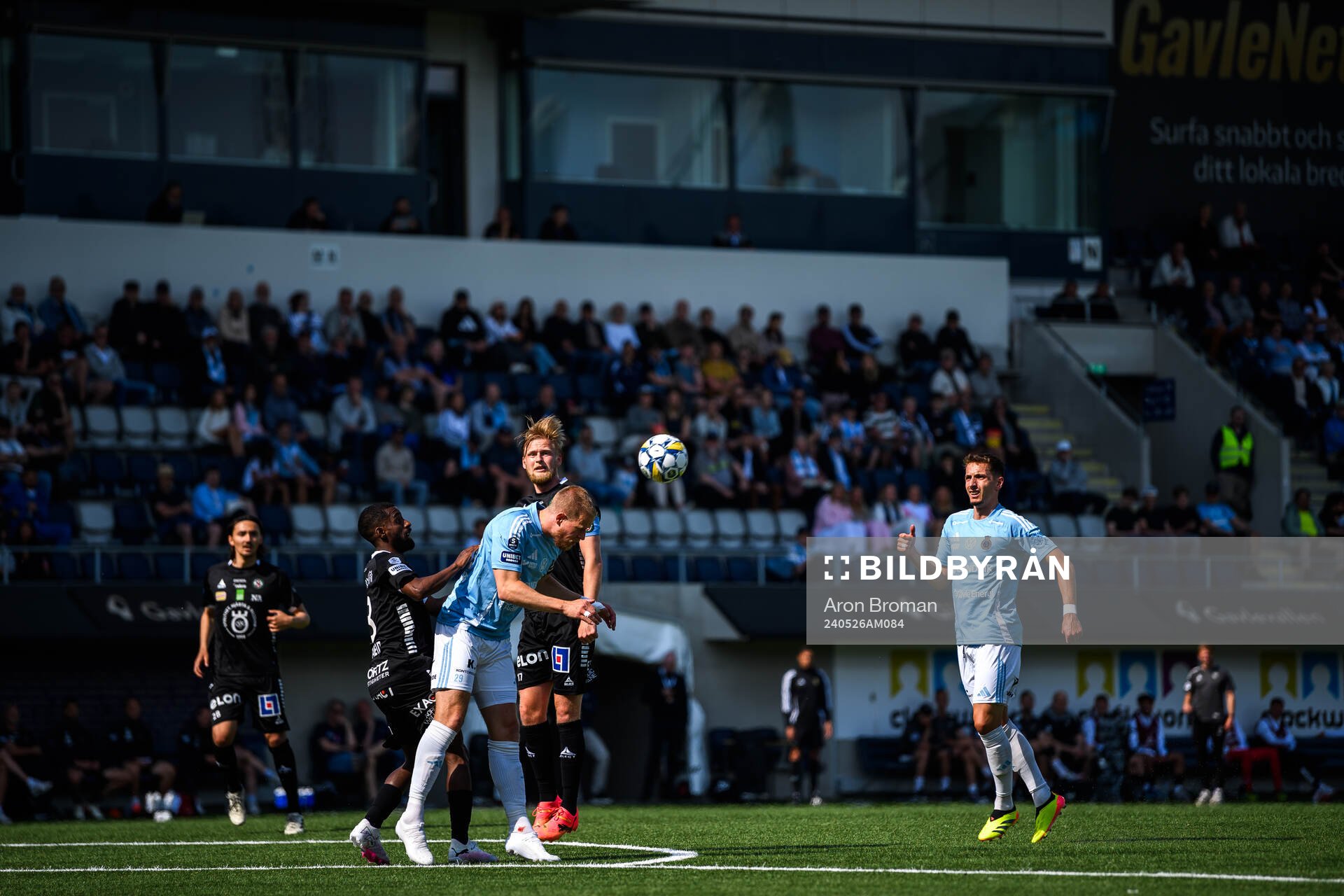 Örebros Mohammed Khalid Saeid och Karl Holmberg mot Gefles