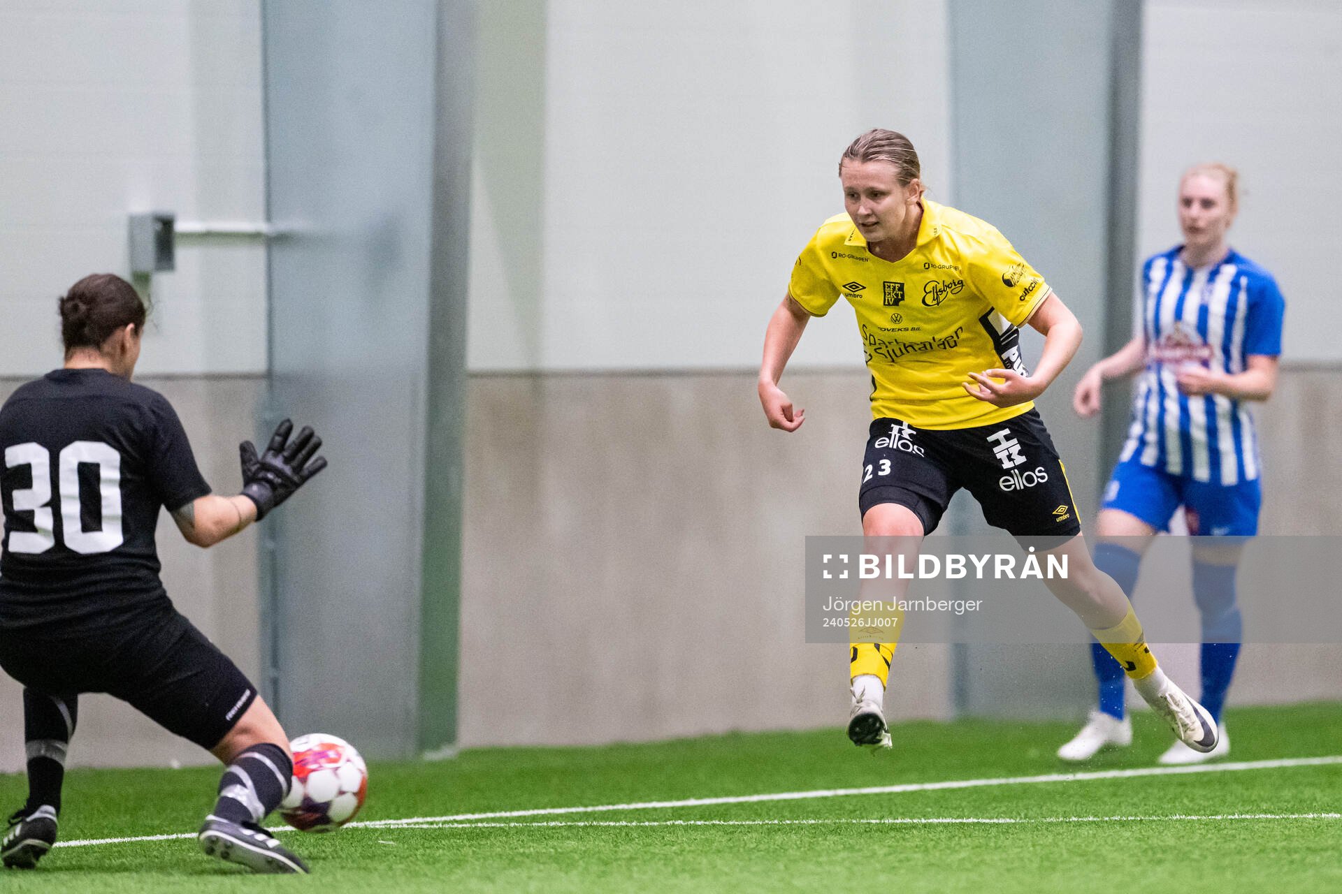 Elfsborgs Ellen Nilsson skjuter 2-0 under fotbollsmatchen i Division 1 Mellersta mellan Elfsborg och Segeltorps IF den 26 maj 2024 i Borås.