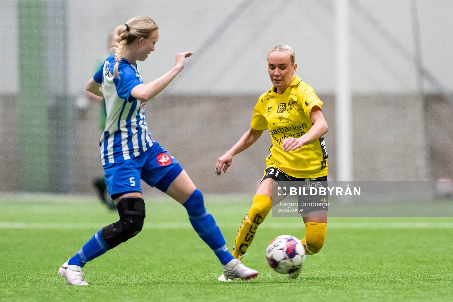Segeltorps IFs Emma Sjöberg och Elfsborgs Tea Skoglund
