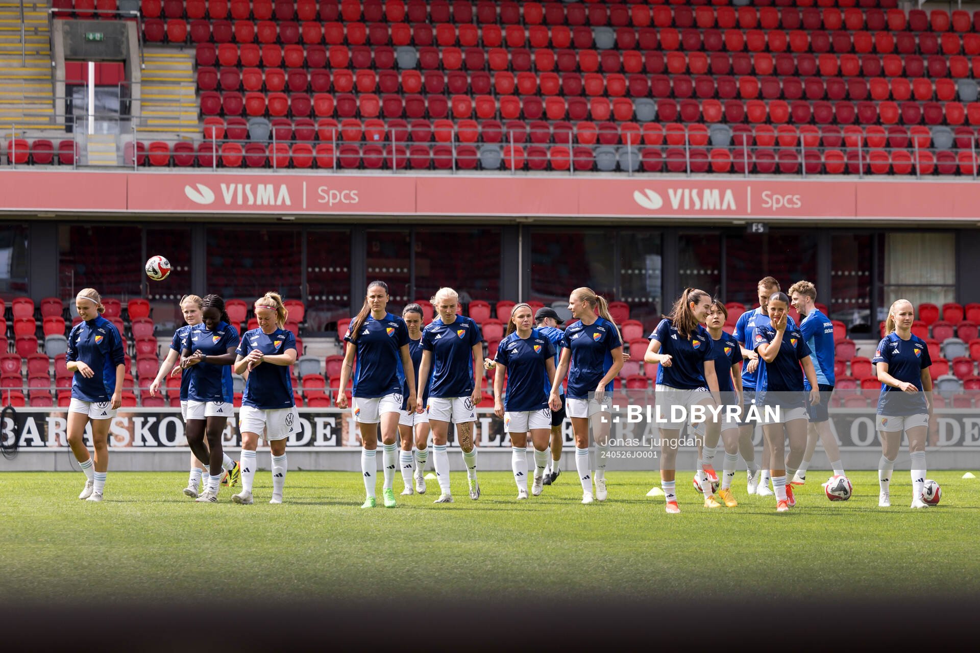 Djurgårdens spelare värmer upp