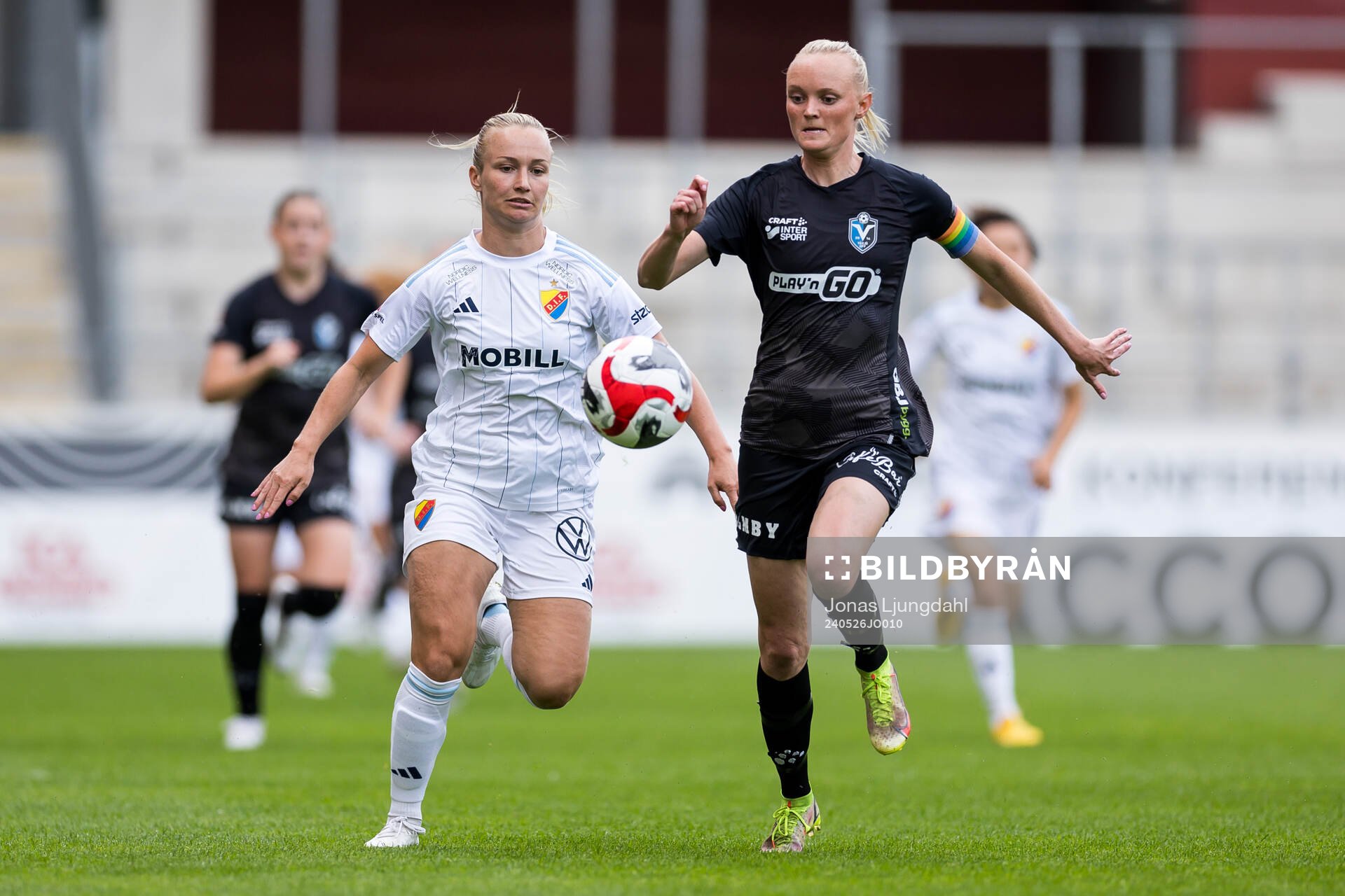 Djurgårdens Tove Almqvist och Växjö DFFs Emma Pennsäter