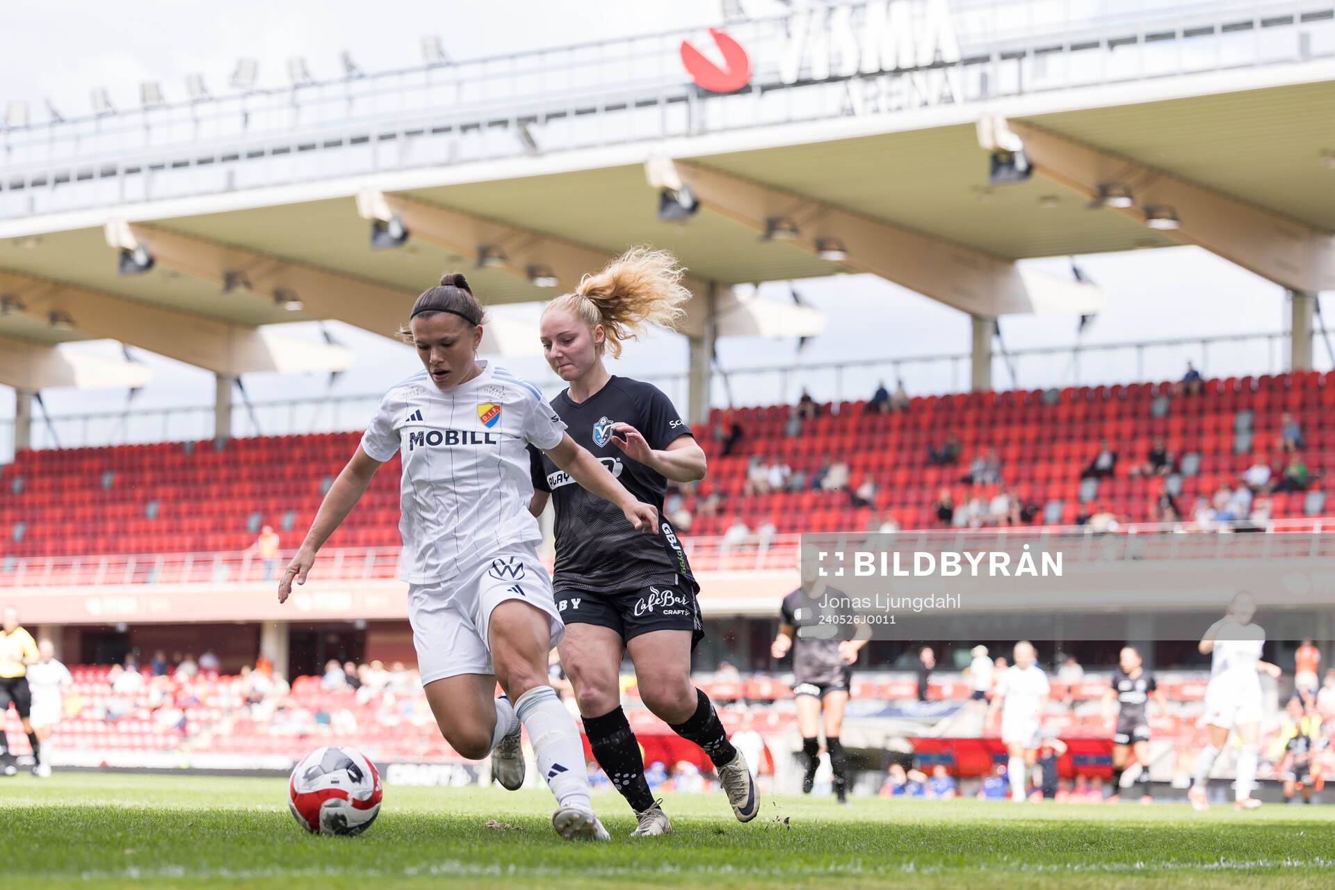 Djurgårdens Alexsandra Lobanova och Växjö DFFs Sophia