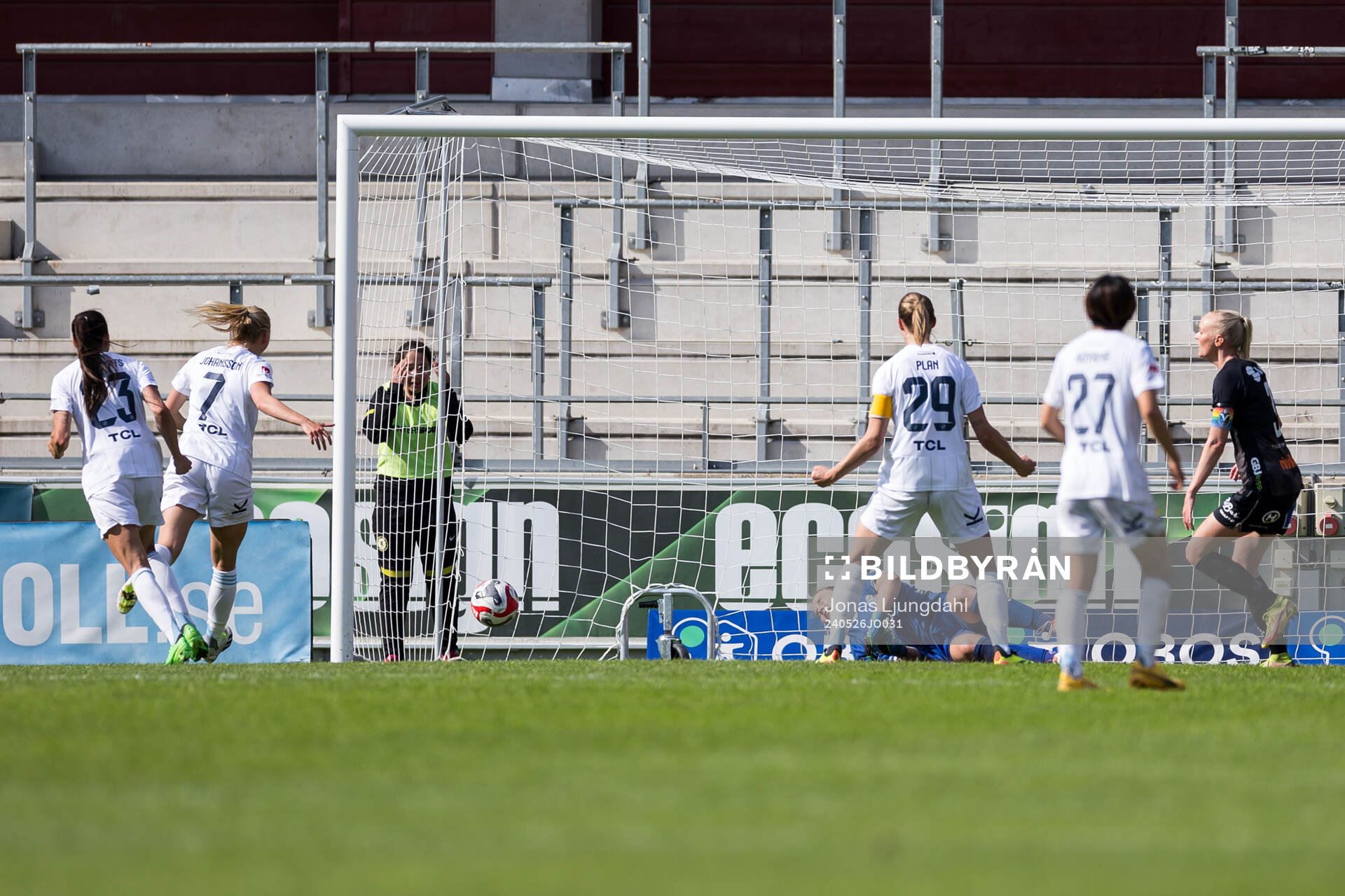 Växjö DFFs Maja Bay Østergaard och Emma Pennsäter