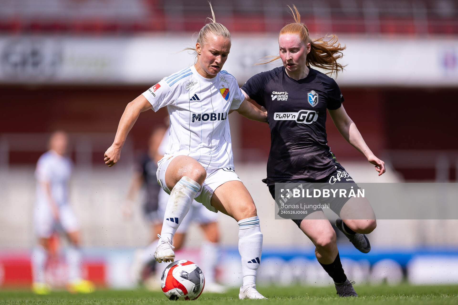 Djurgårdens Tove Almqvist och Växjö DFFs Thordis Elva
