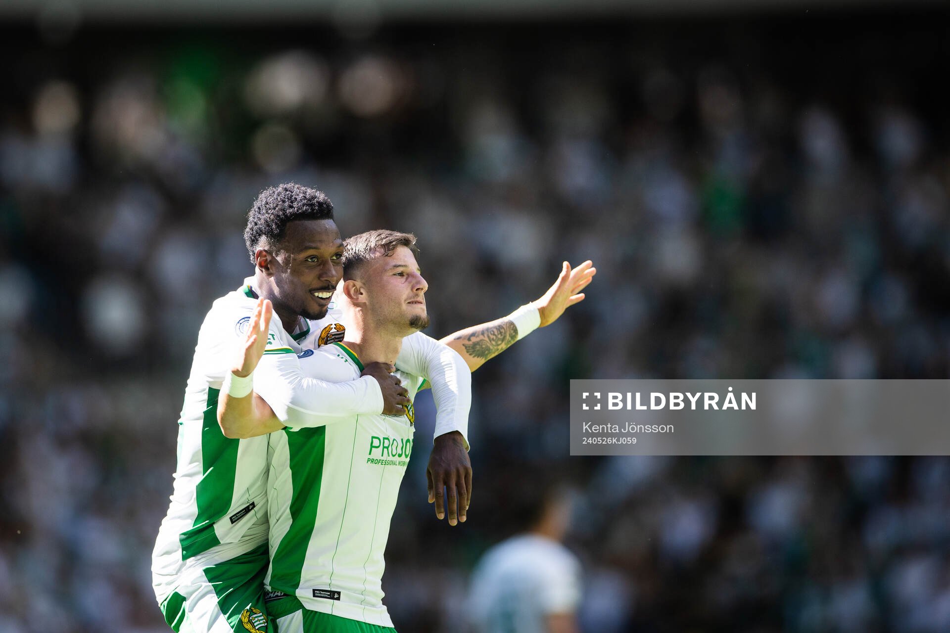 Hammarbys Shaquille Pinas och Viktor Dukanovic jublar
