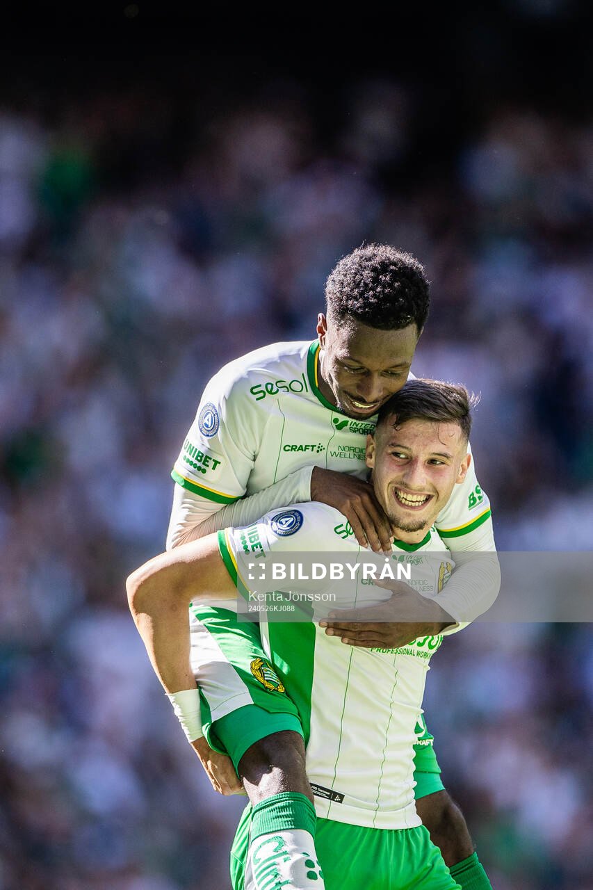 Hammarbys Viktor Djukanović jublar med Shaquille Pinas