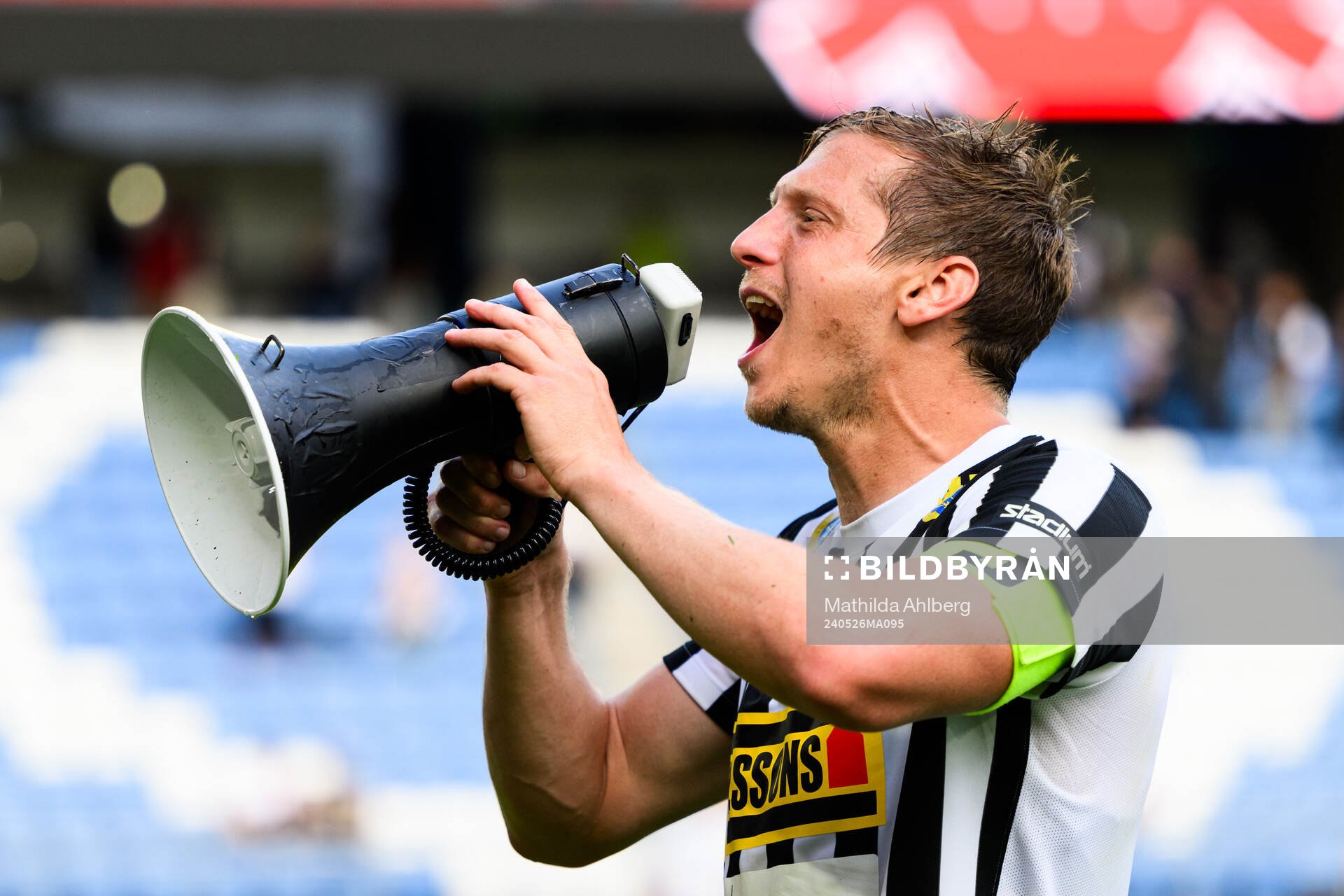 Landskronas Philip Andersson jublar efter fotbollsmatchen i Superettan mellan Helsingborg och Landskrona den 26 maj 2024 i Helsingborg.