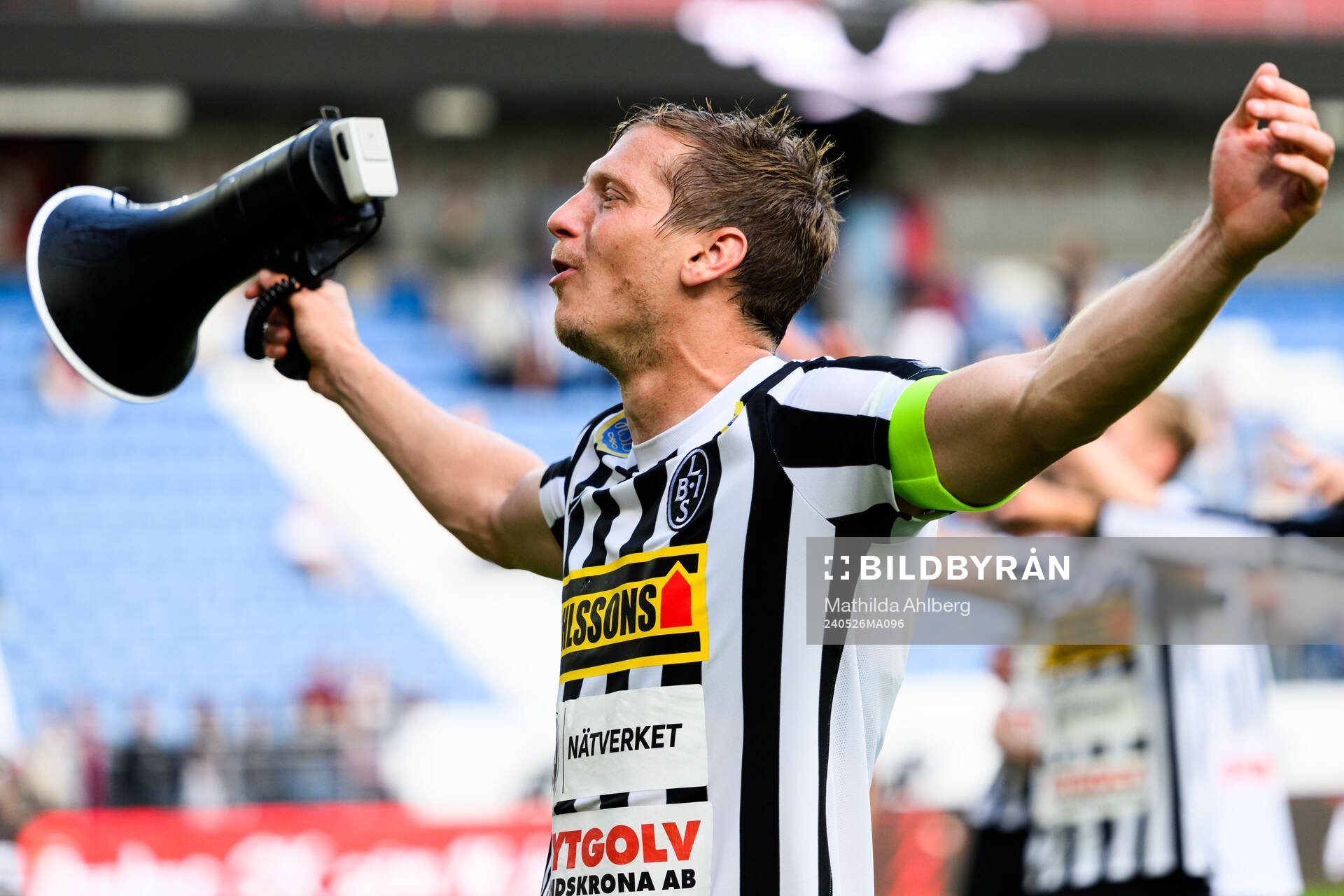Landskronas Philip Andersson jublar efter fotbollsmatchen i Superettan mellan Helsingborg och Landskrona den 26 maj 2024 i Helsingborg.