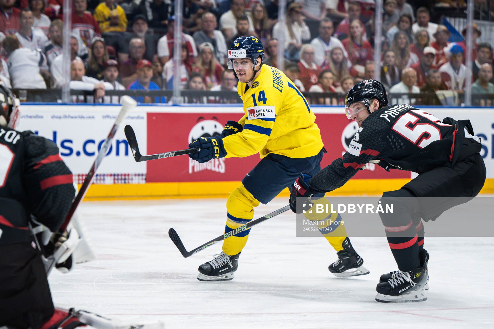 Joel Eriksson Ek of Sweden and Colton Parayko of Canada