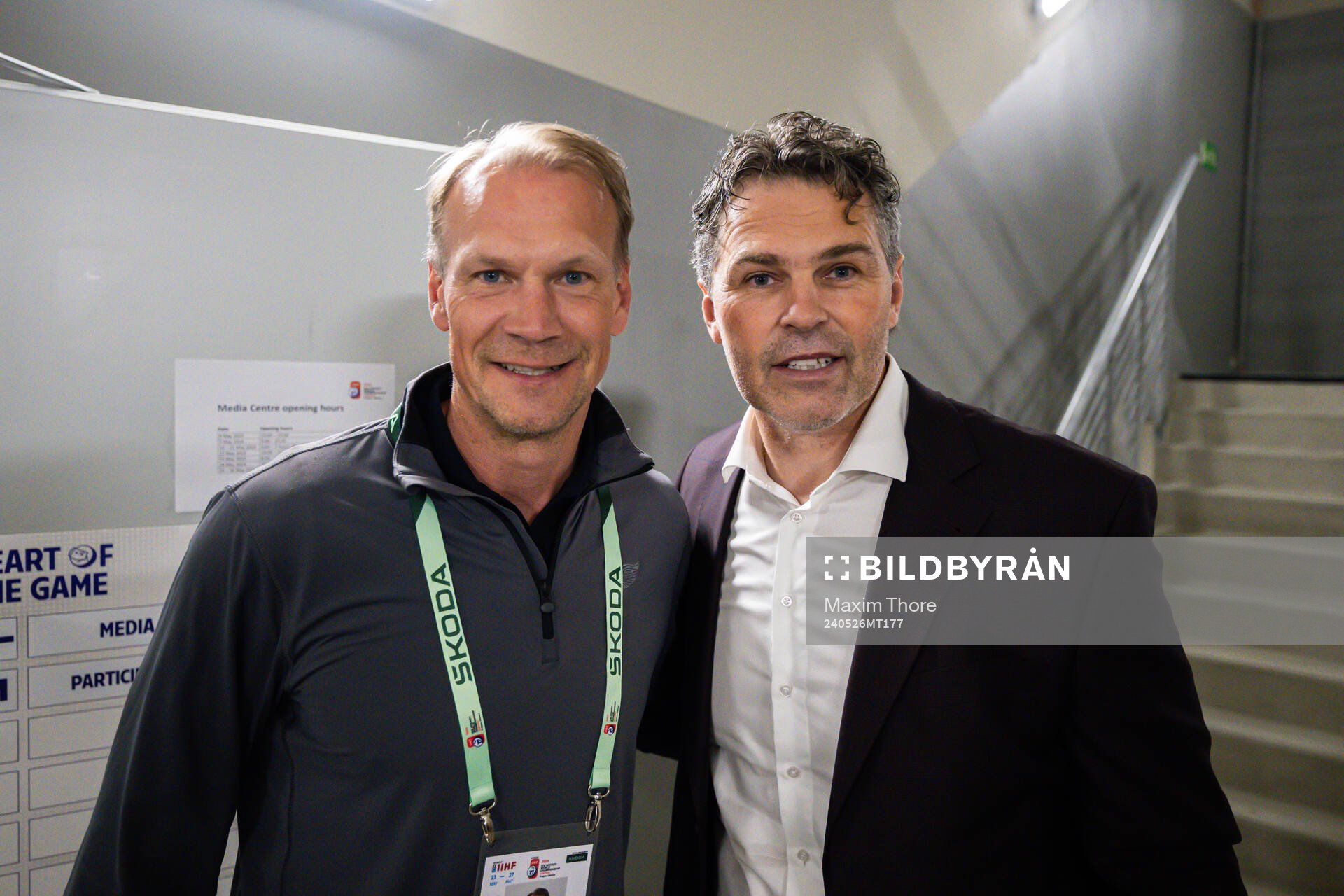 Nicklas Lidström and Jaromir Jagr pose for a picture