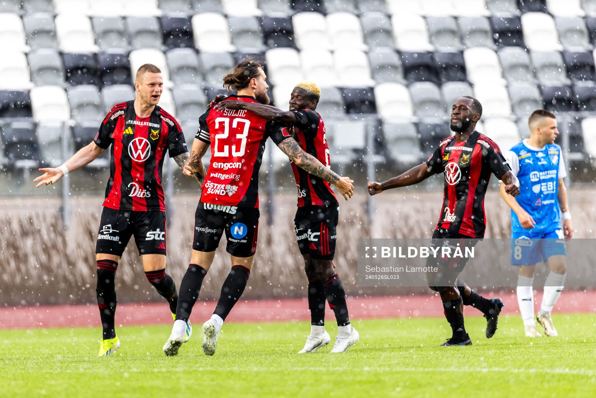 Östersunds Ali Suljic har gjort 0-1 och jublar