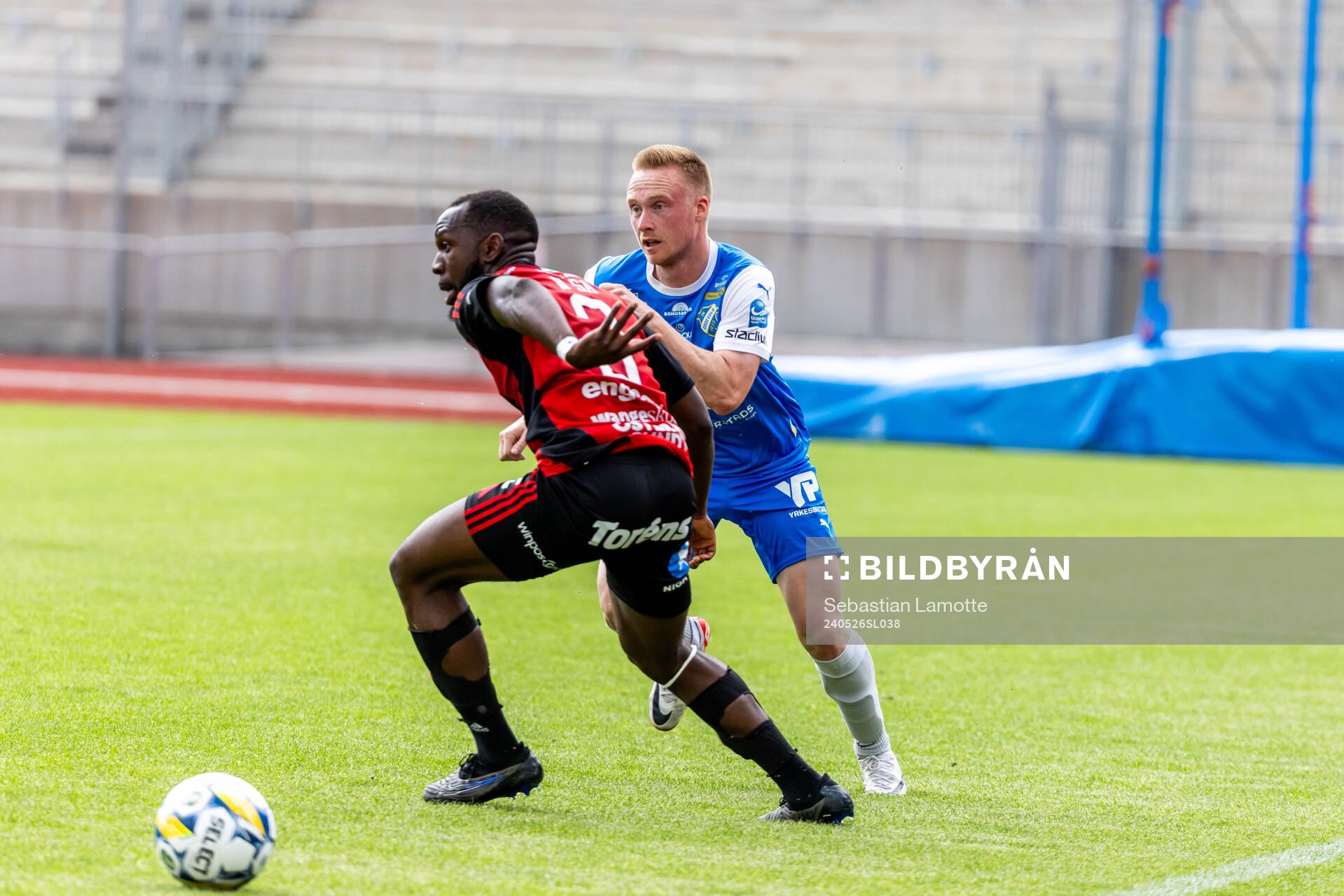Östersunds Chrisnovic Isemoli N'sa och IK Oddevolds Adam