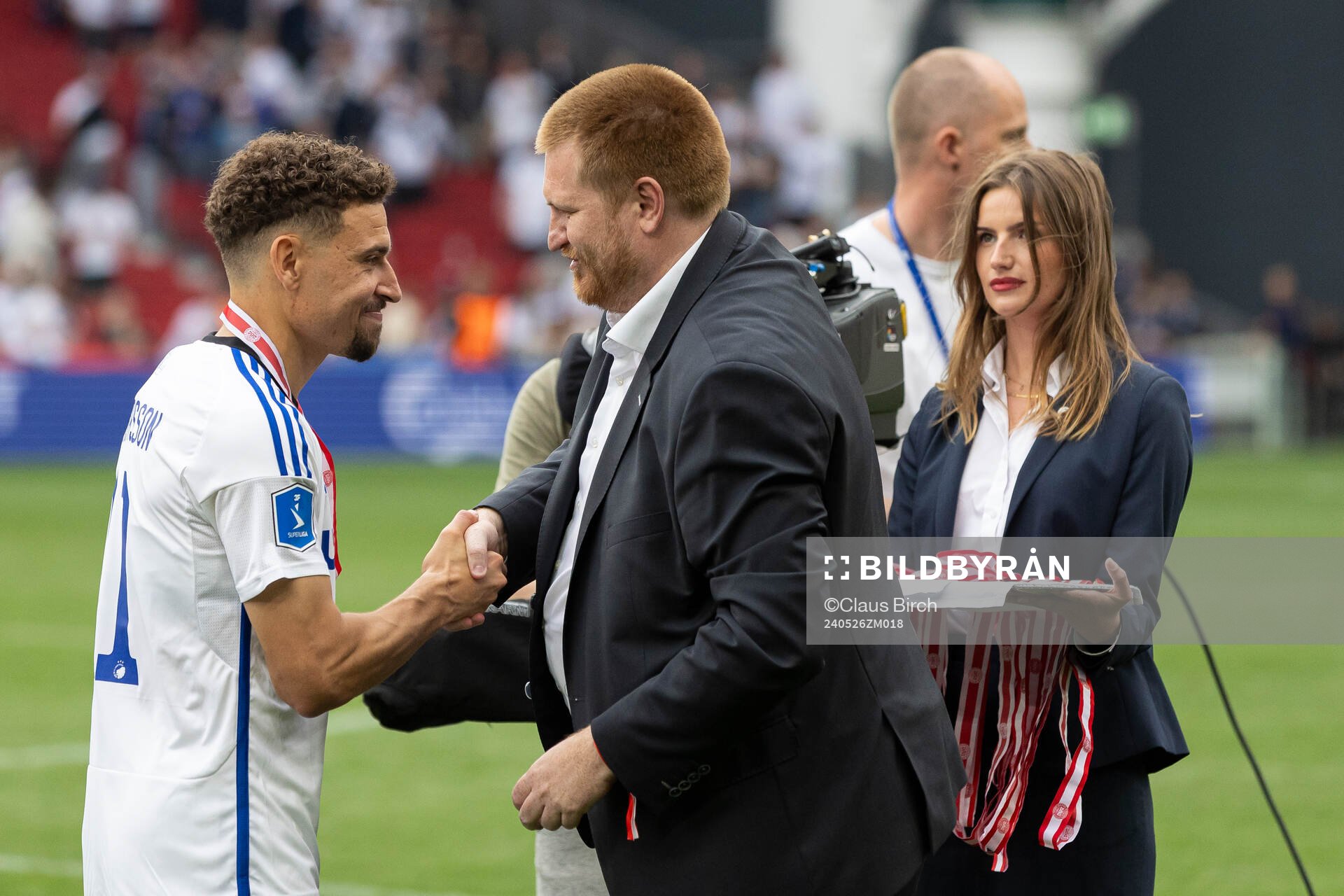 [DK=20240526: Jordan Larsson, FC København får overrakt