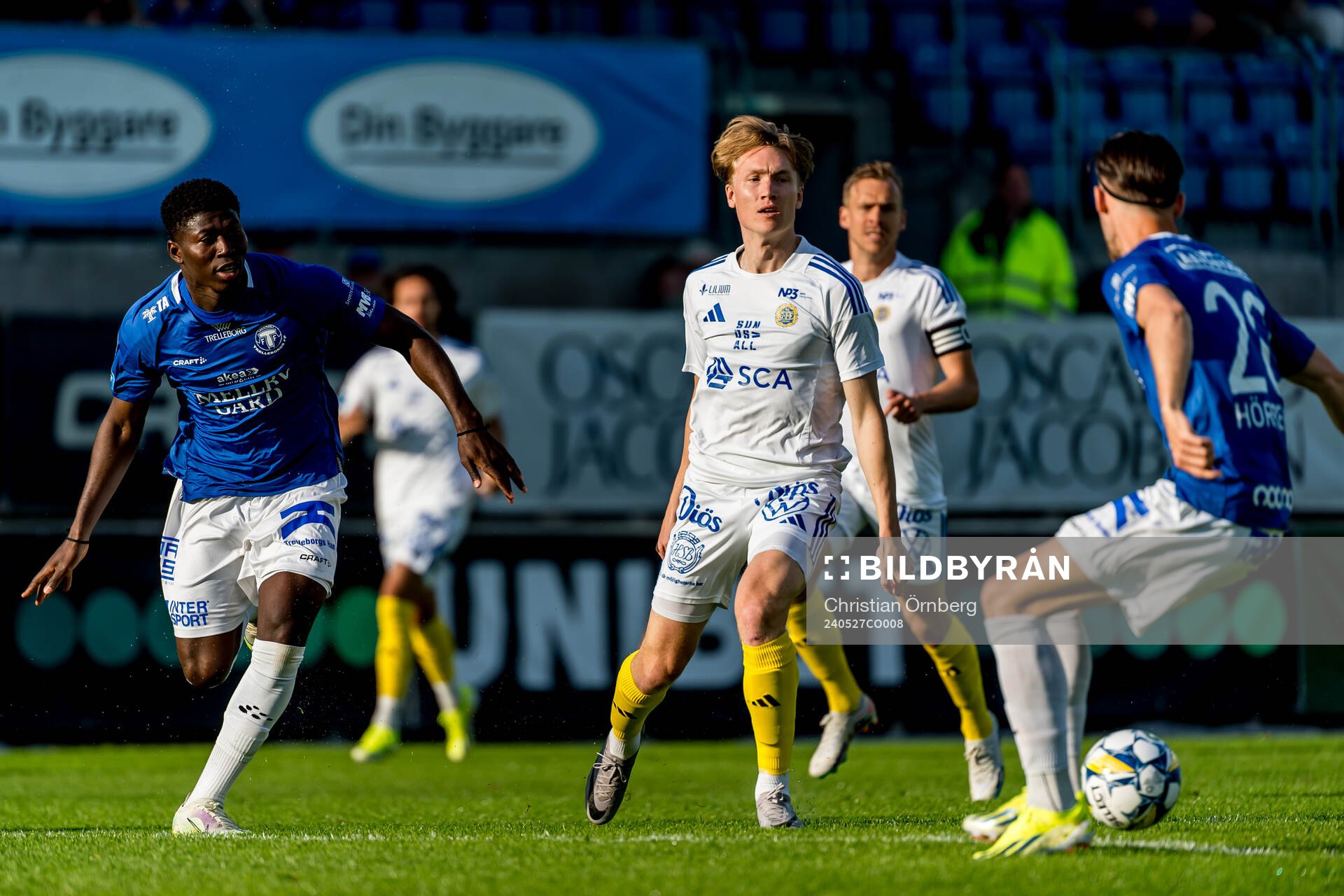 GIF Sundsvalls Marcus Burman i en kamp mot Trelleborgs Abel