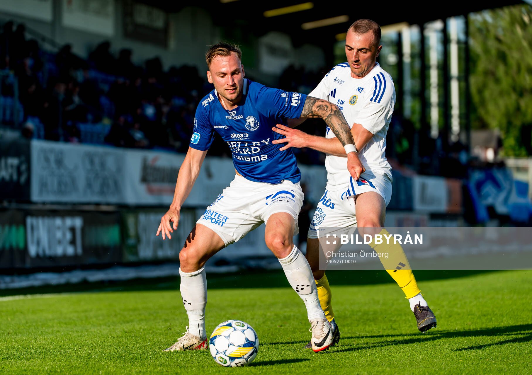 Trelleborgs Filip Bohman och GIF Sundsvalls Dennis Olsson