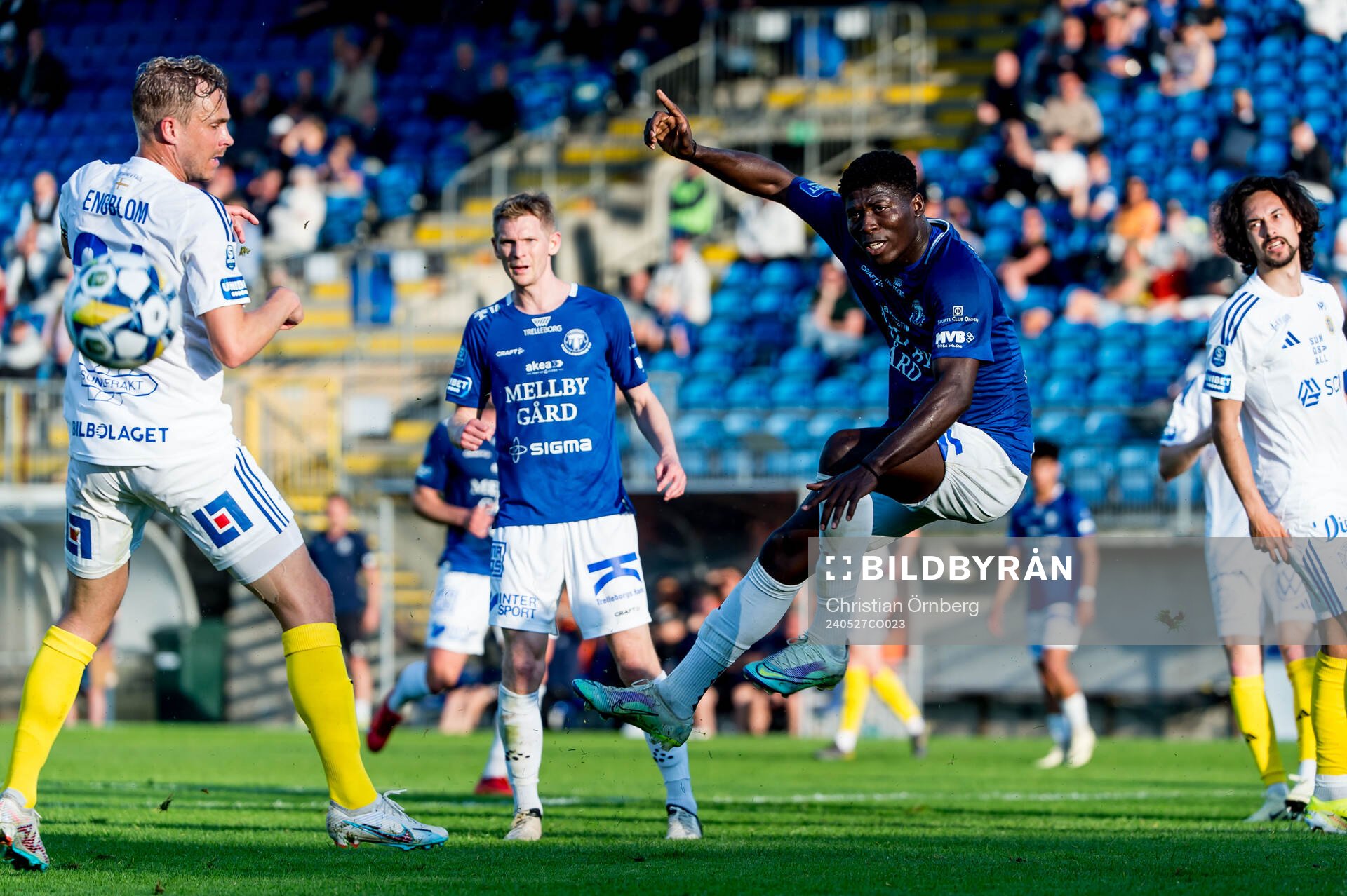 Trelleborgs Abel Ogwuche och GIF Sundsvalls Pontus Engblom