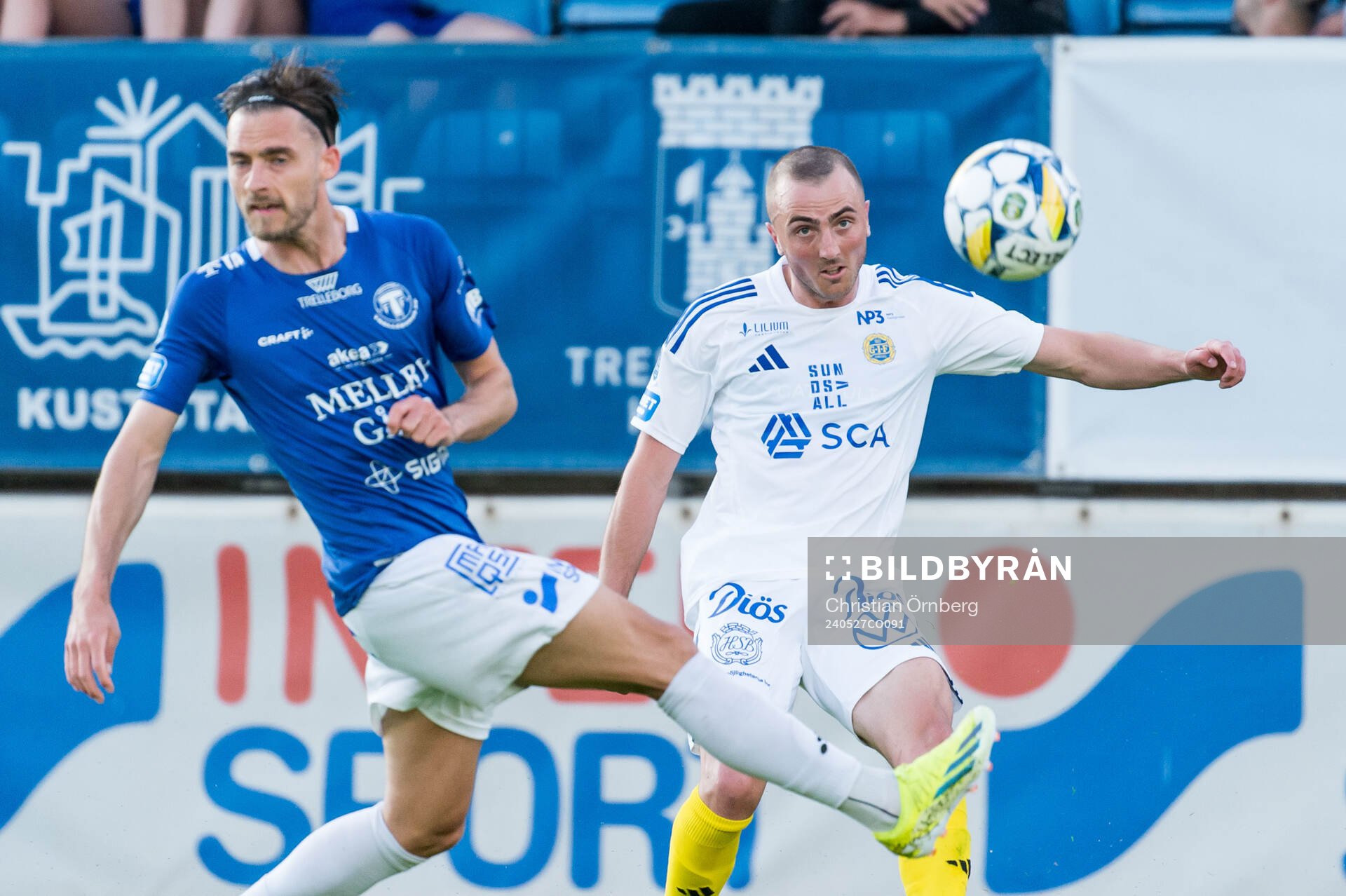 Trelleborgs Felix Hörberg och GIF Sundsvalls Dennis Olsson