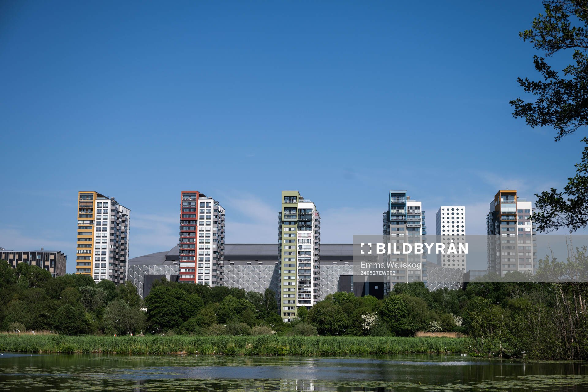 Vy över Friends Arena och Råstasjön