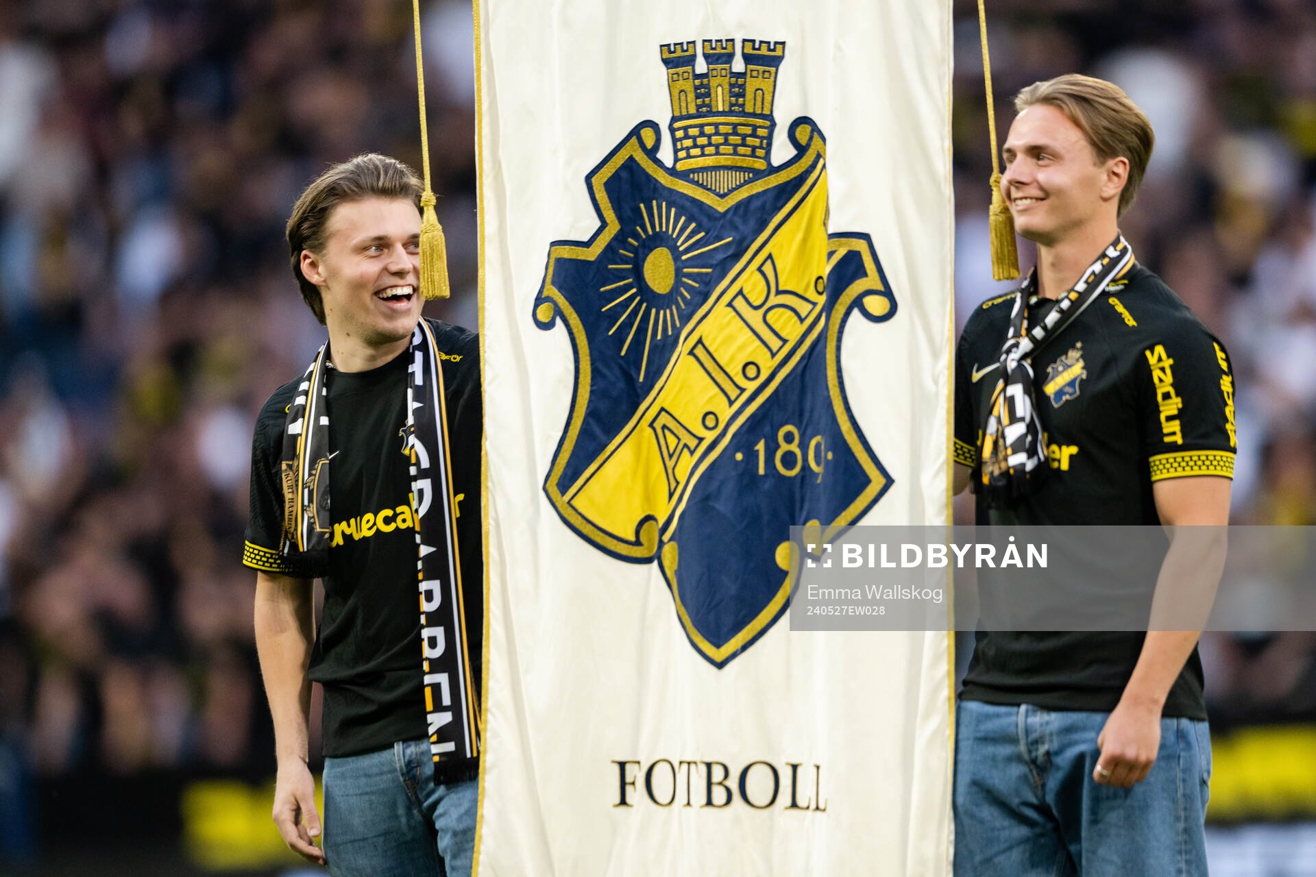 Kurt Hamrins barnbarn som fanbärare