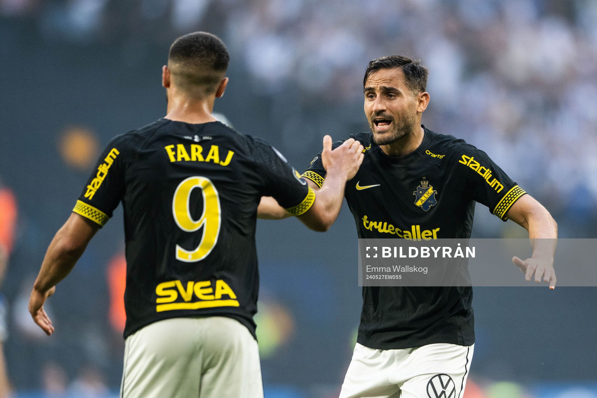 AIKs Omar Faraj och Sotirios Papagiannopoulos jublar