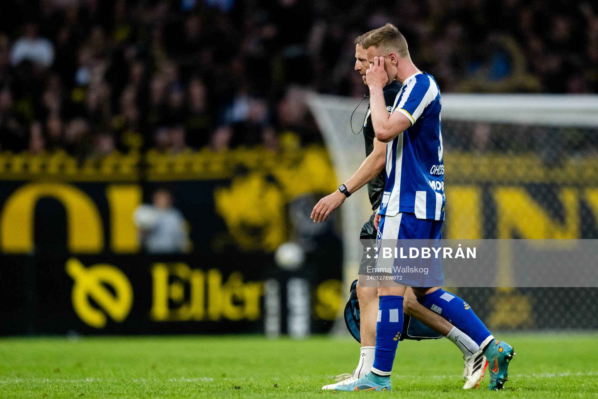IFK Göteborgs Sebastian Ohlsson lämnar planen