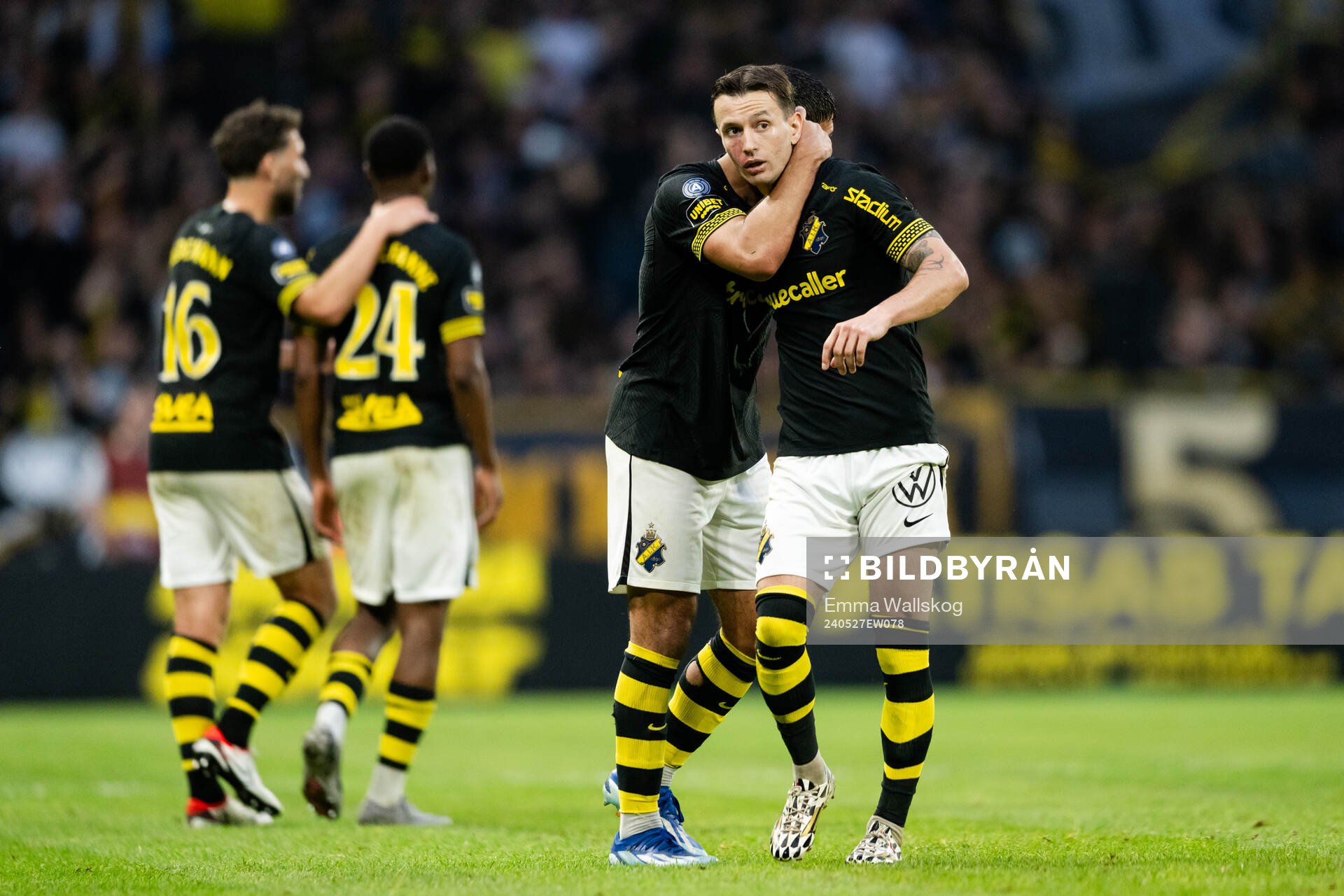 AIKs Bersant Celina jublar efter 3-2 under fotbollsmatchen i Allsvenskan mellan AIK och IFK Göteborg den 27 maj 2024 i Stockholm. 