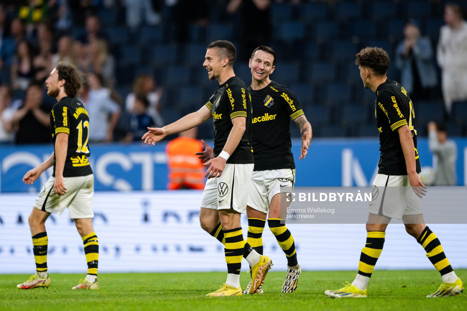 AIKs Dino Besirovic jublar med Bersant Celina