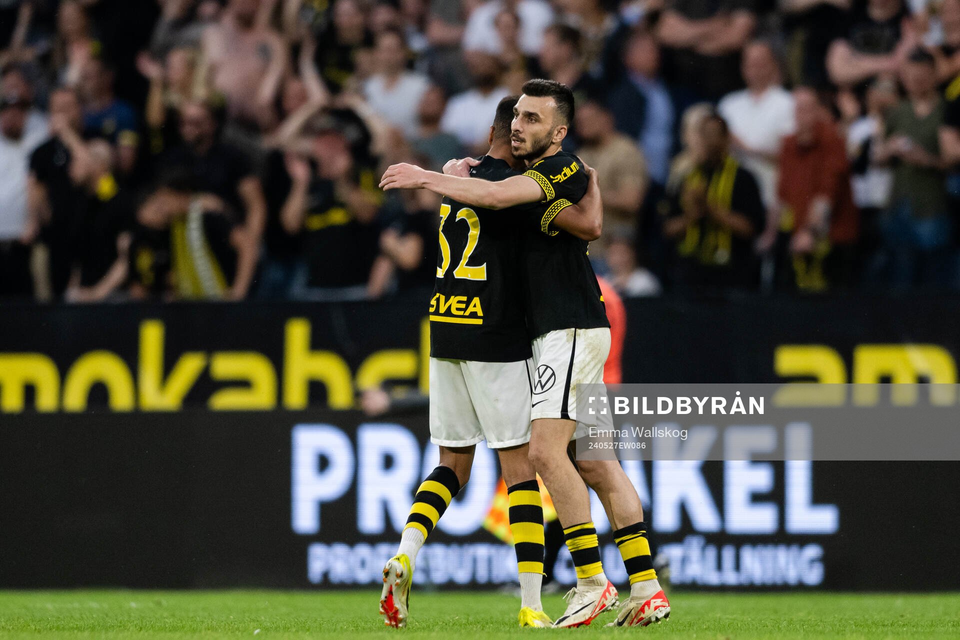 AIKs Ioannis Pittas och Rui Manuel Muati Modesto jublar