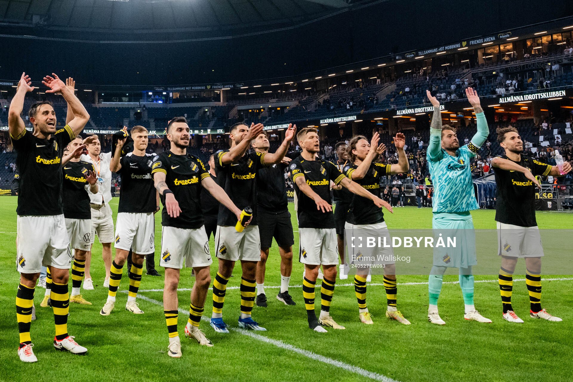 AIKs spelare jublar efter fotbollsmatchen i Allsvenskan mellan AIK och IFK Göteborg den 27 maj 2024 i Stockholm. 