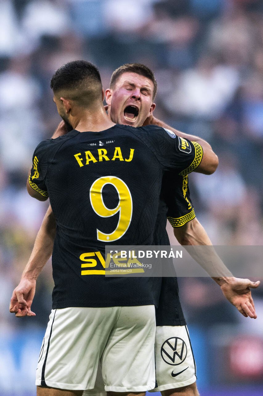 AIKs Omar Faraj jublar med Mads Døhr Thychosen