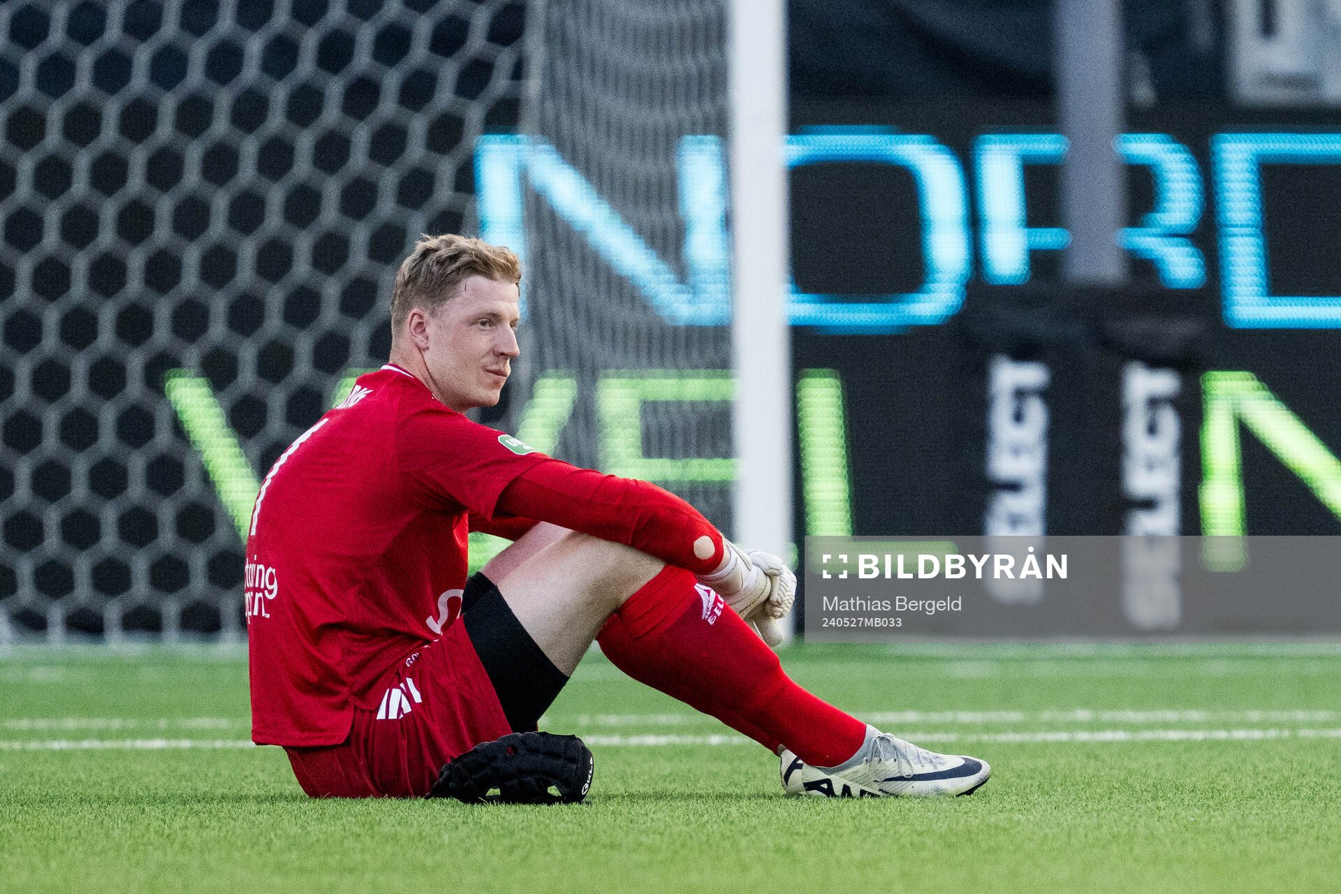 Brages målvakt Viktor Frodig deppar