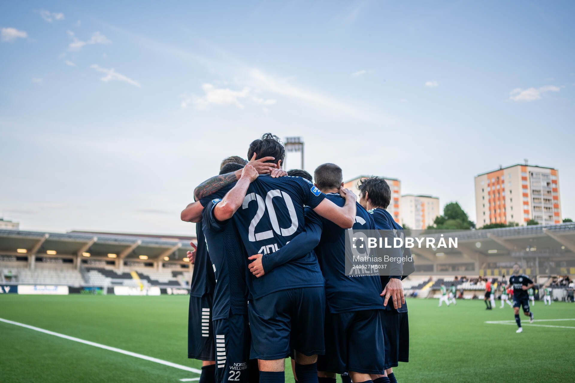 Utsiktens Filip Trpcevski jublar med lagkamrater