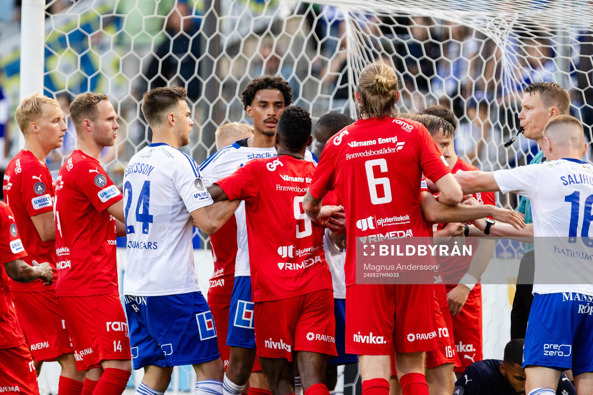 Bråk mellan IFK Norrköpings Jesper Ceesay och Värnamos