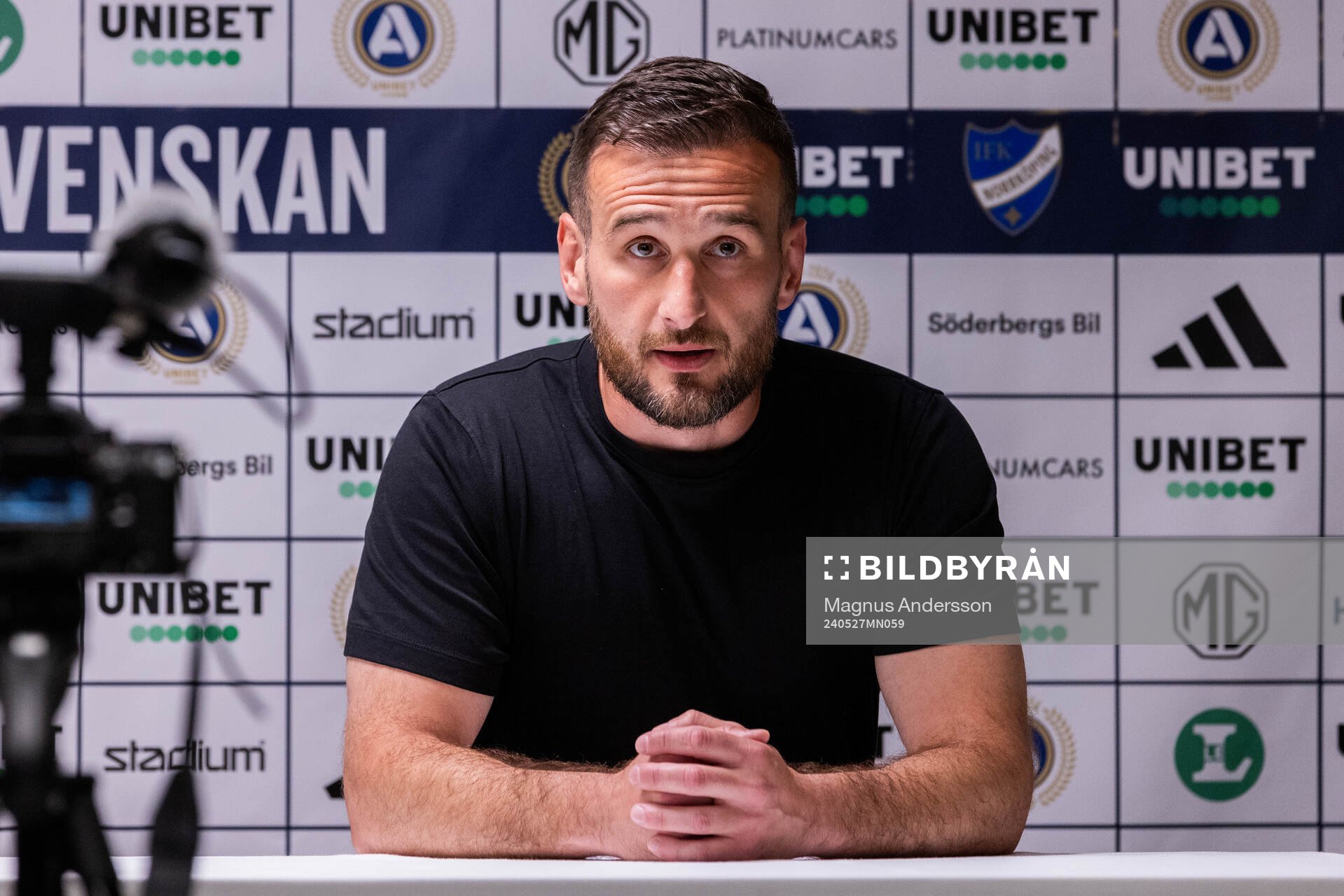 Värnamos tränare Anes Mravac under en presskonferens efterfotbollsmatchen i Allsvenskan mellan IFK Norrköping och Värnamo den 27 maj 2024 i Norrköping. 