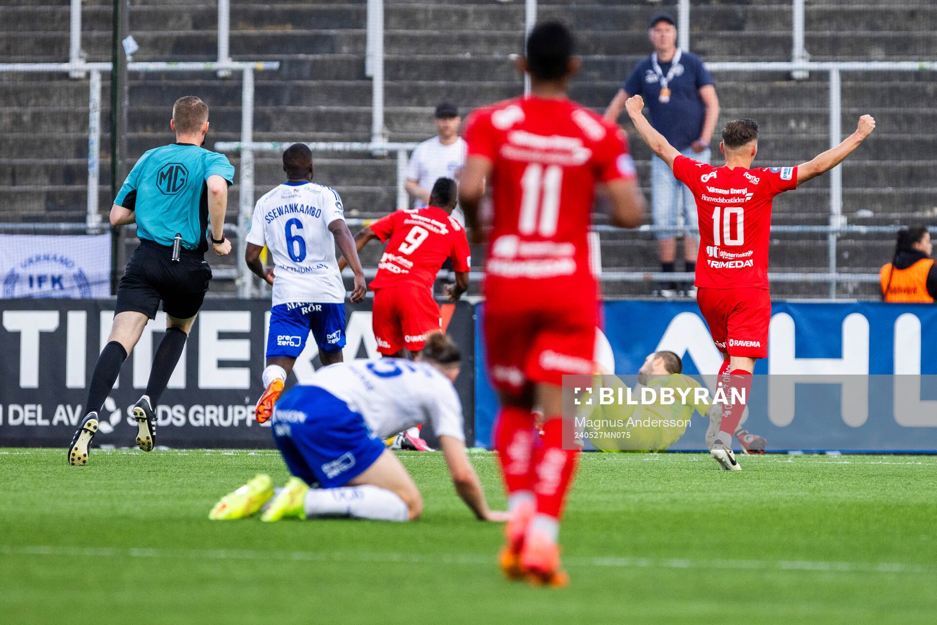 Värnamos Ajdin Zeljkovic jublar